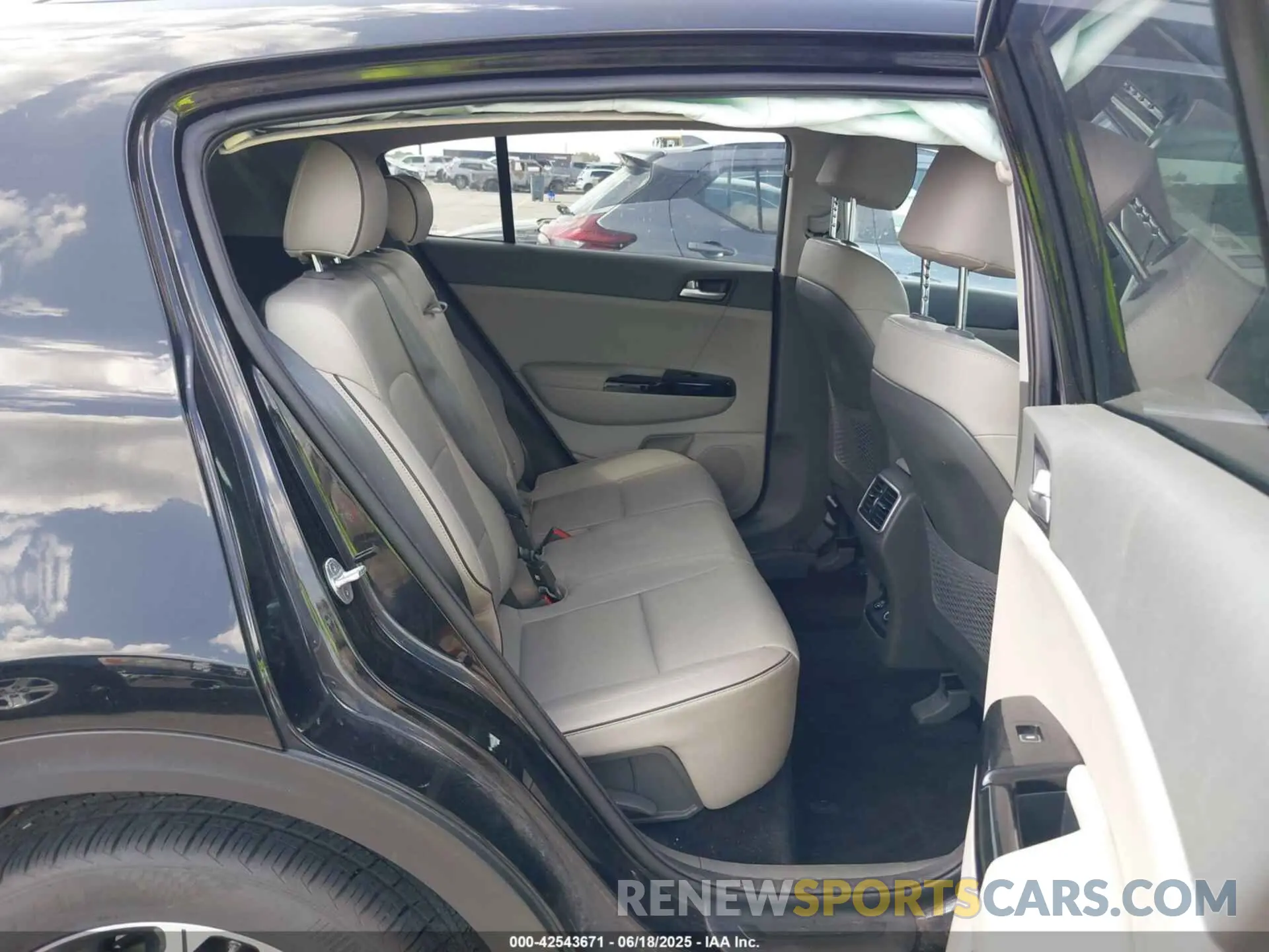 8 fotografías del automóvil dañado KNDPNCAC6K7582268 KIA SPORTAGE 2019