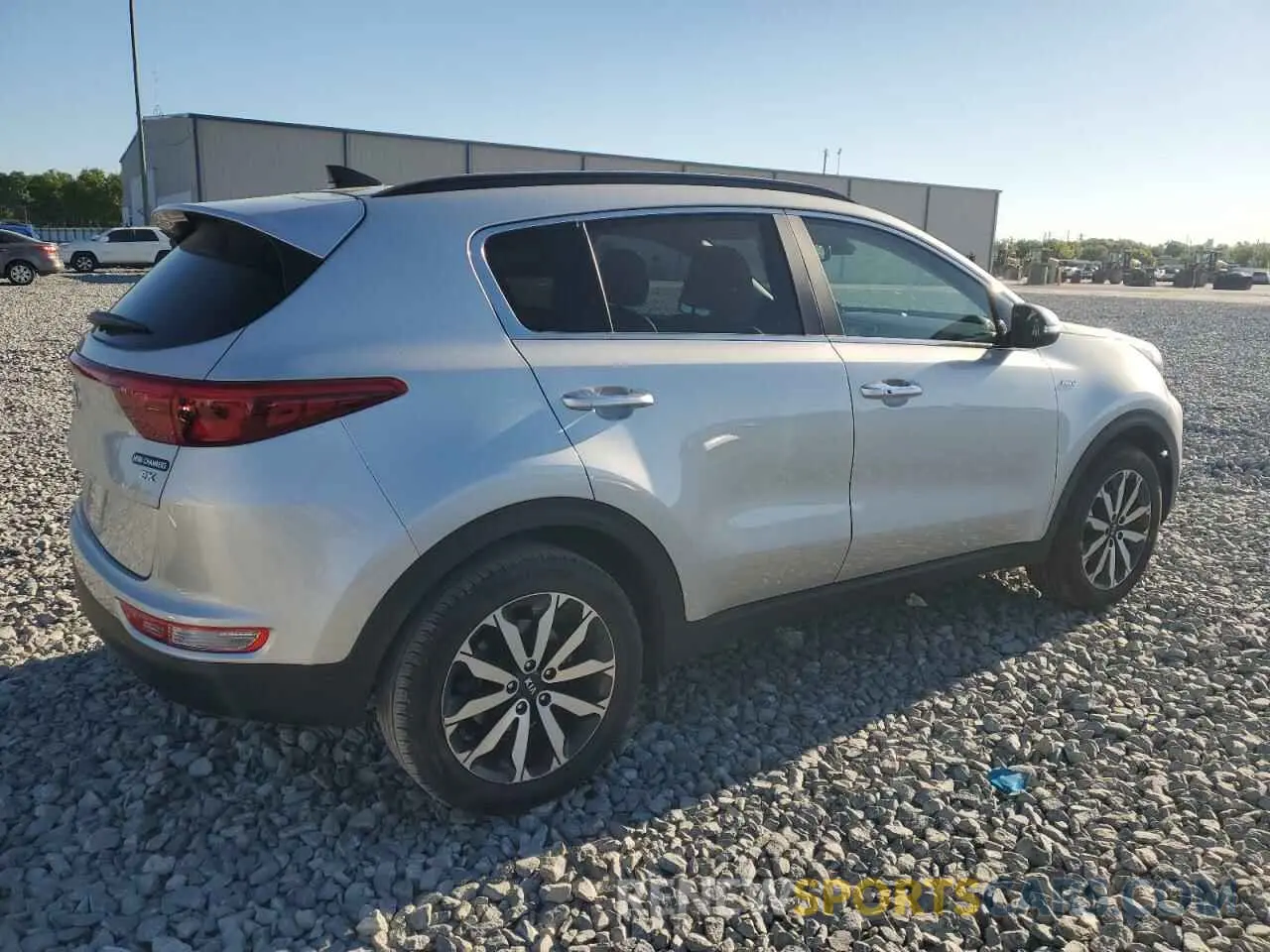 3 fotografías del automóvil dañado KNDPNCAC7K7579363 KIA SPORTAGE 2019