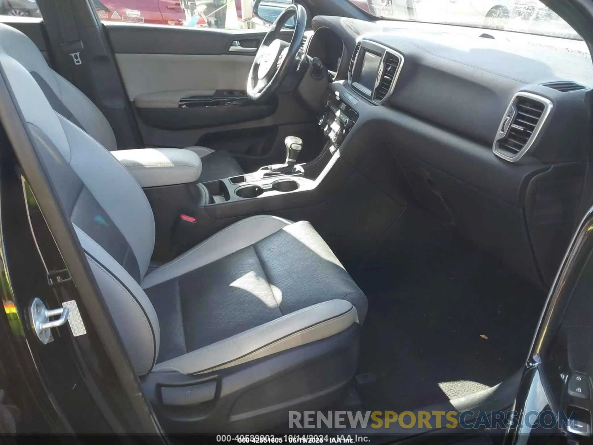 5 fotografías del automóvil dañado KNDPNCAC8K7544850 KIA SPORTAGE 2019
