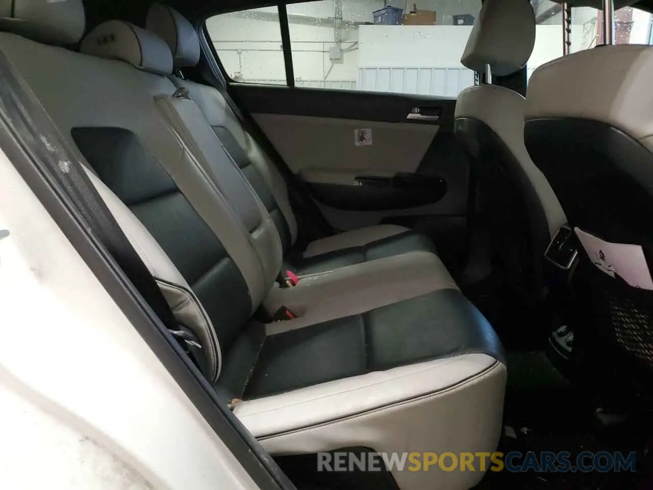 10 fotografías del automóvil dañado KNDPNCAC8K7600351 KIA SPORTAGE 2019