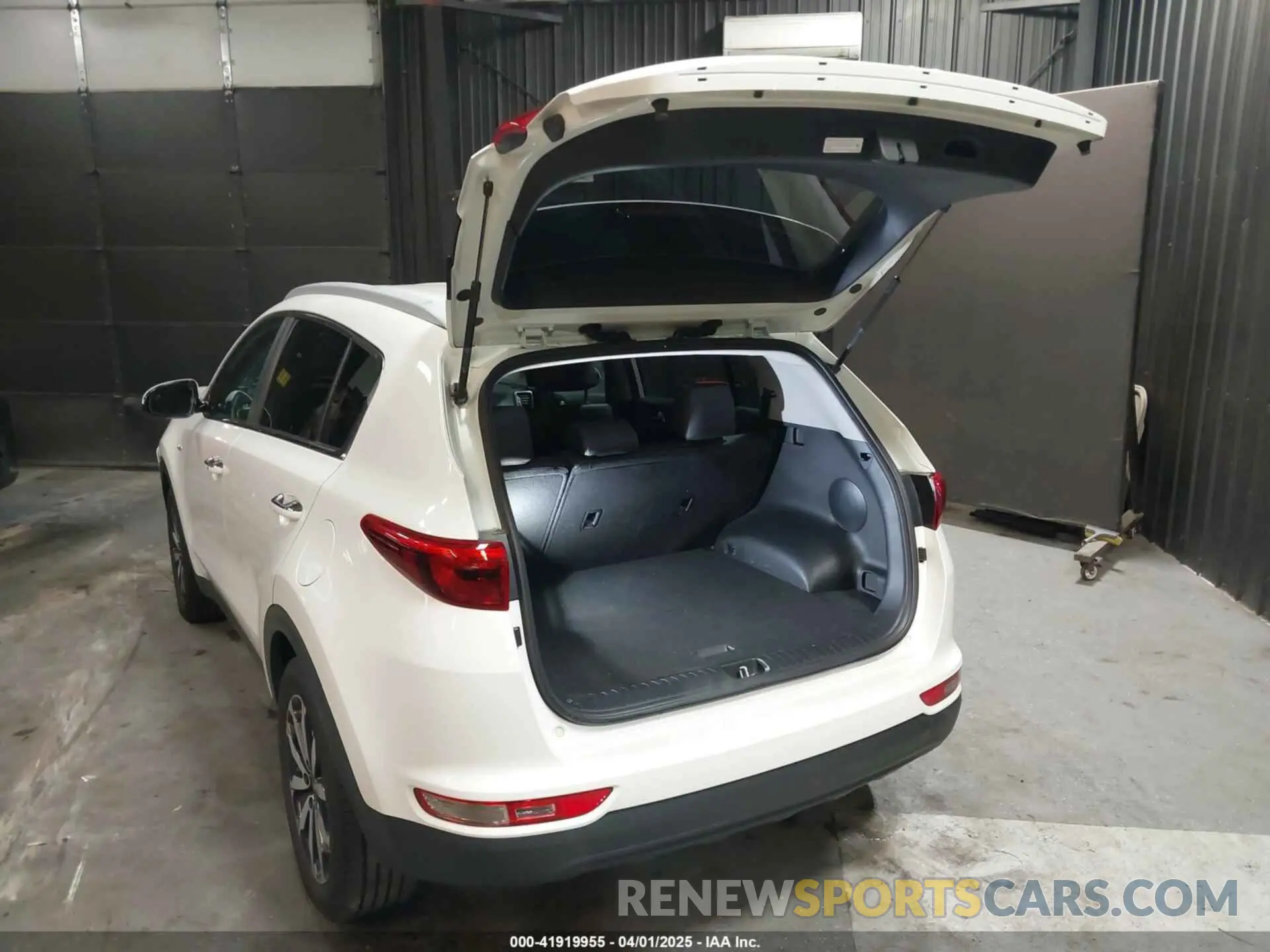 3 fotografías del automóvil dañado KNDPNCACXK7571757 KIA SPORTAGE 2019