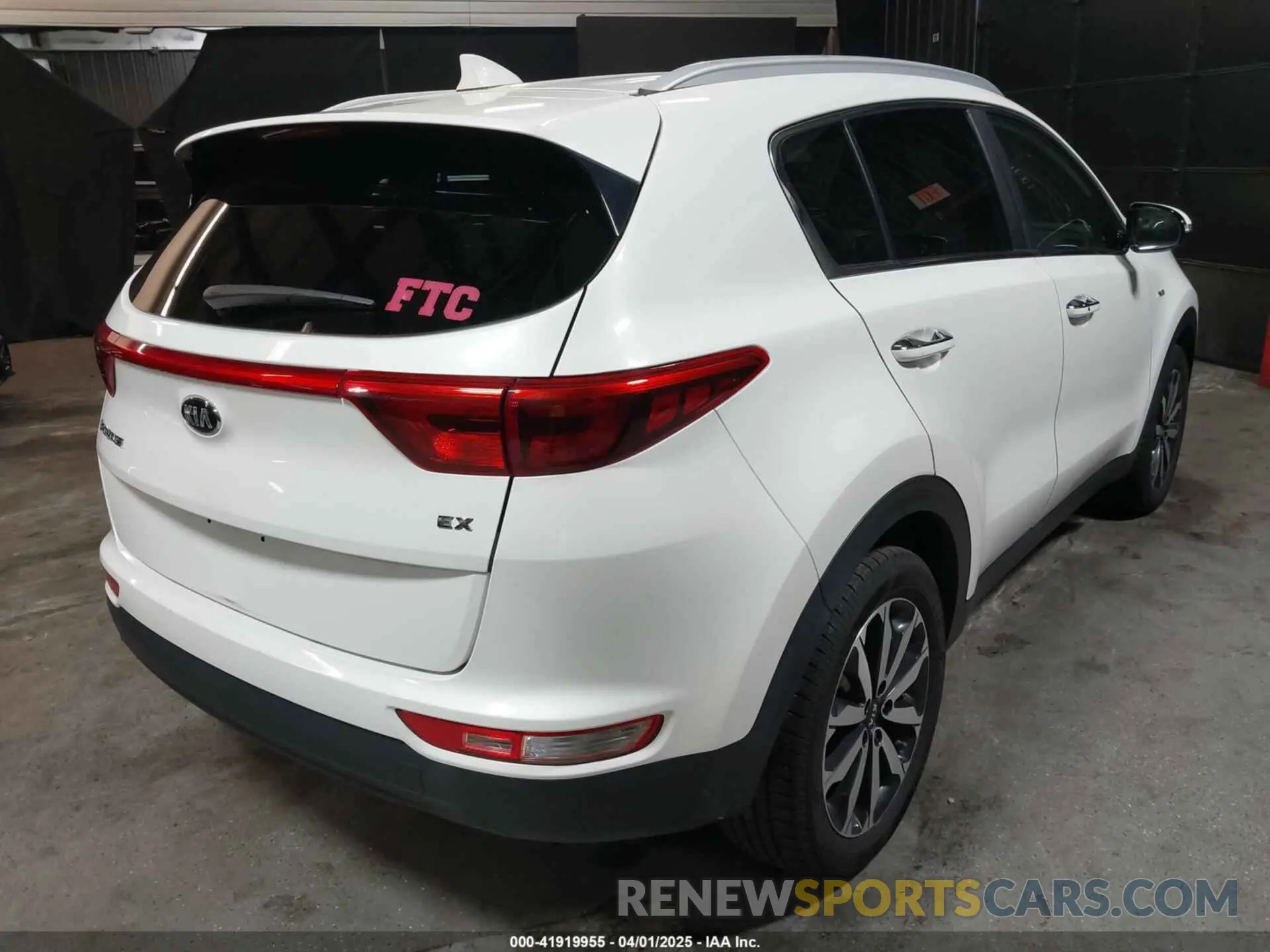 4 fotografías del automóvil dañado KNDPNCACXK7571757 KIA SPORTAGE 2019