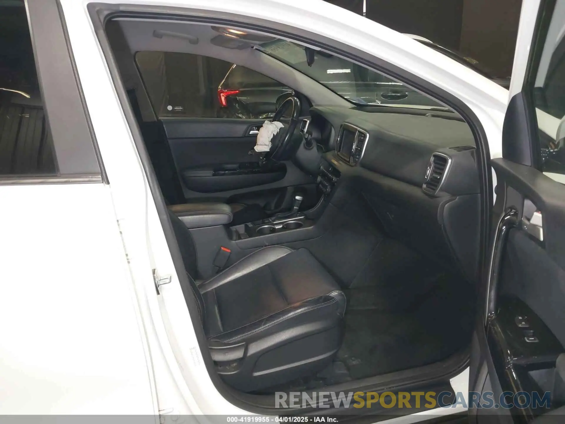 5 fotografías del automóvil dañado KNDPNCACXK7571757 KIA SPORTAGE 2019