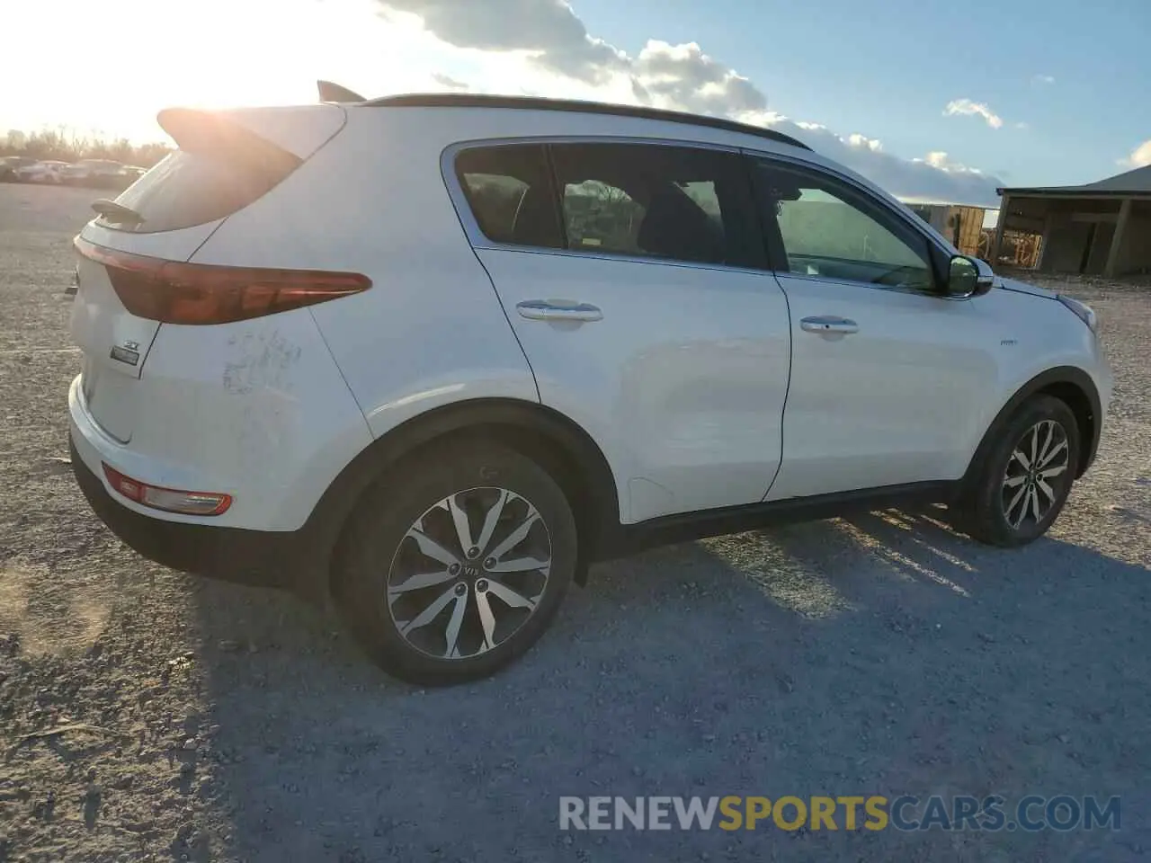 3 fotografías del automóvil dañado KNDPNCACXK7582967 KIA SPORTAGE 2019