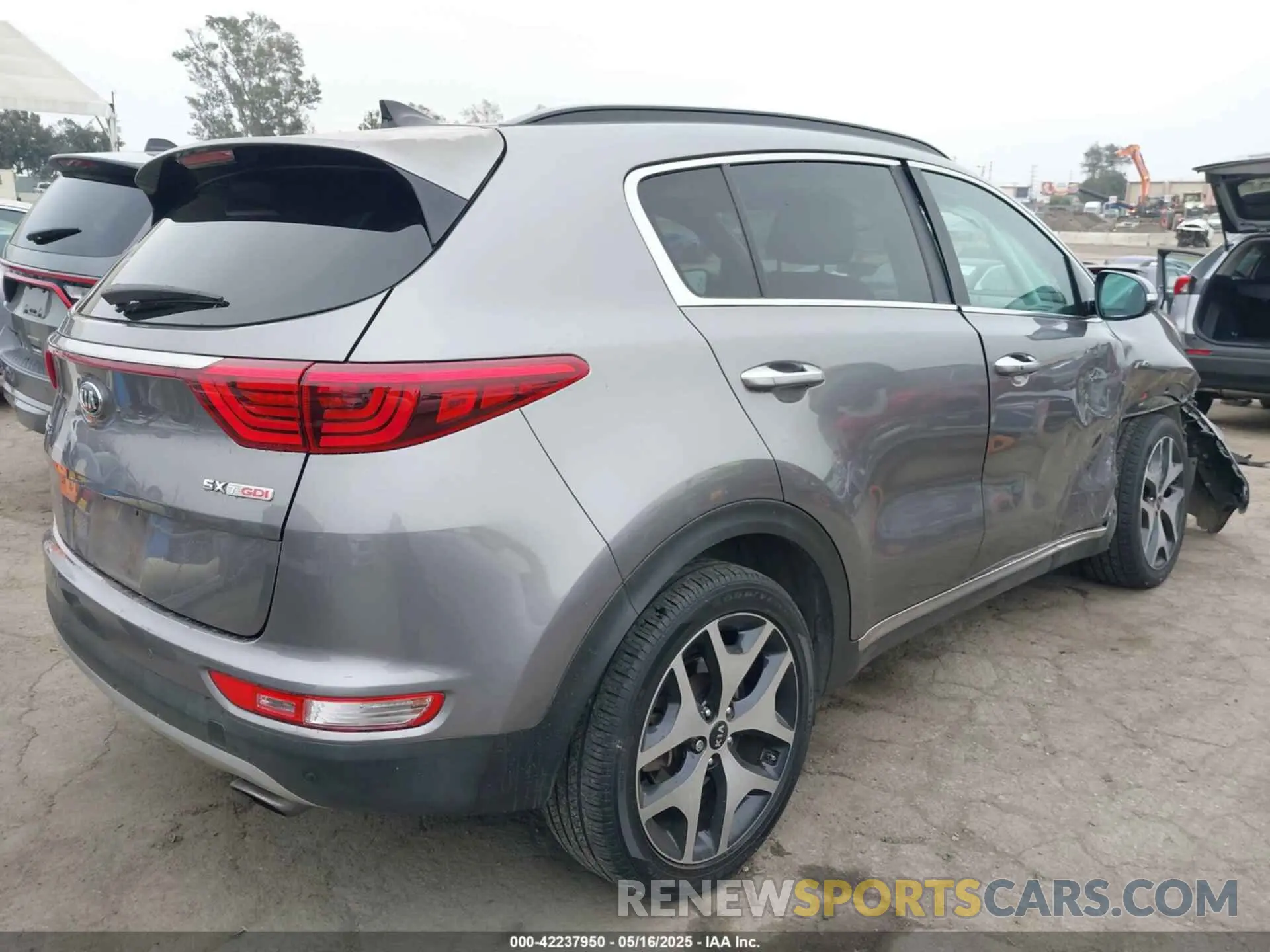 4 fotografías del automóvil dañado KNDPRCA69K7540272 KIA SPORTAGE 2019