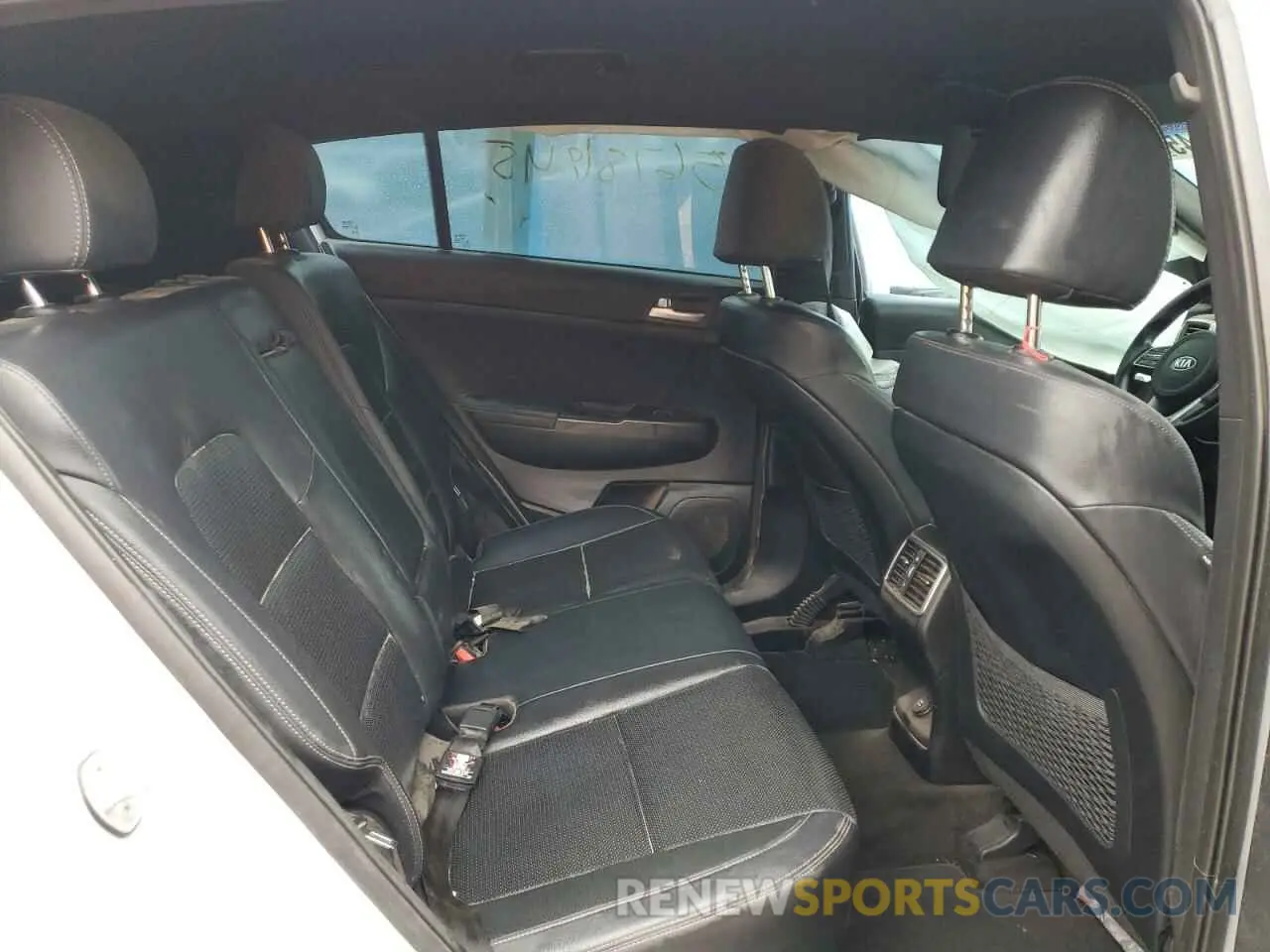 10 fotografías del automóvil dañado KNDP63AC1L7663919 KIA SPORTAGE 2020