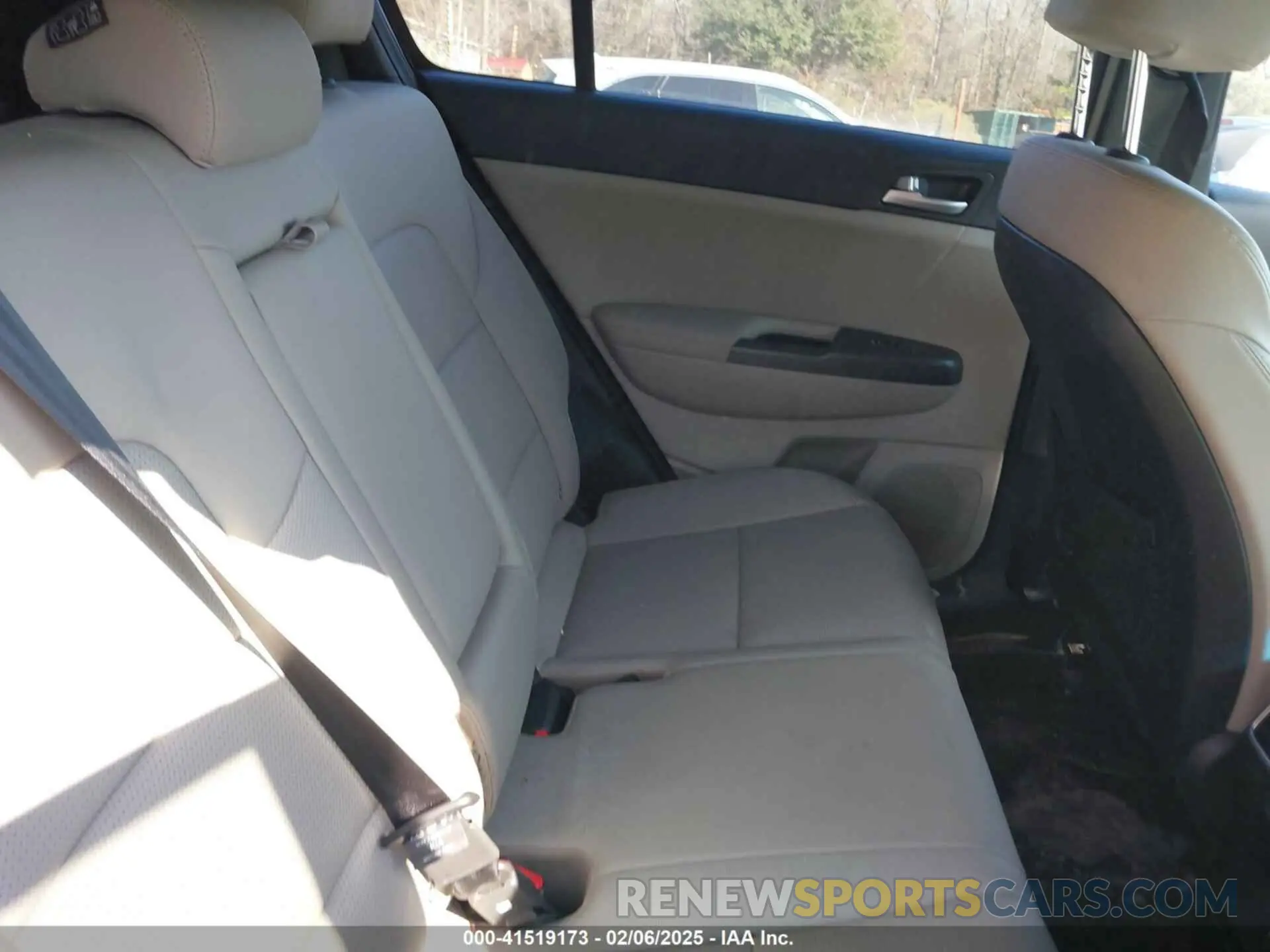 8 fotografías del automóvil dañado KNDP63AC2L7822009 KIA SPORTAGE 2020
