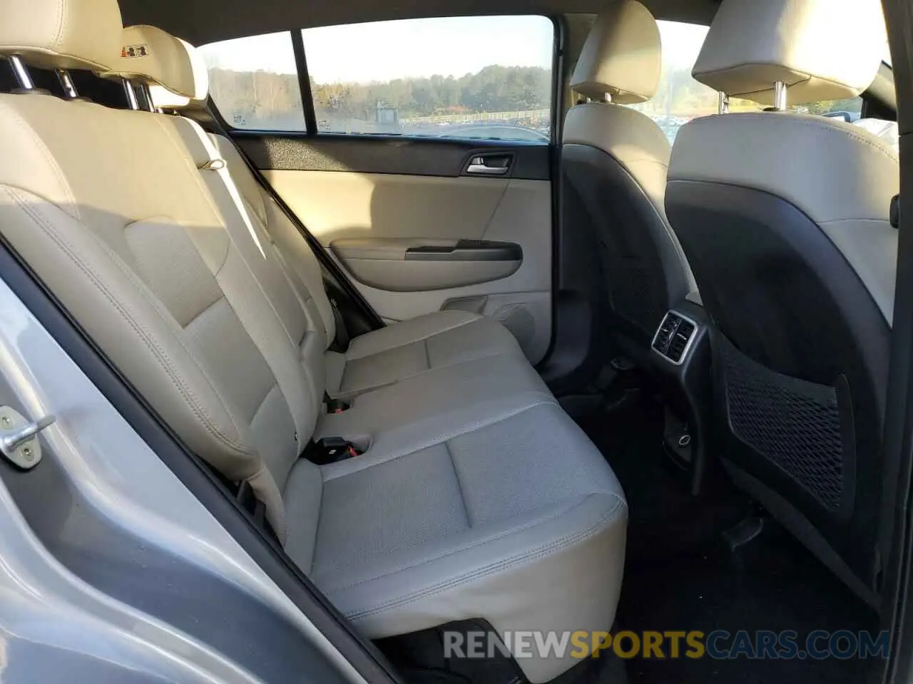 12 fotografías del automóvil dañado KNDP63AC3L7682956 KIA SPORTAGE 2020