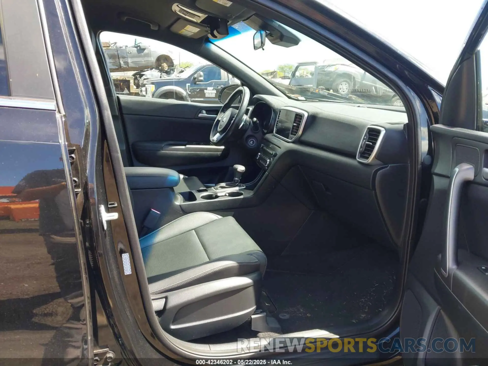 5 fotografías del automóvil dañado KNDP63AC6L7656657 KIA SPORTAGE 2020