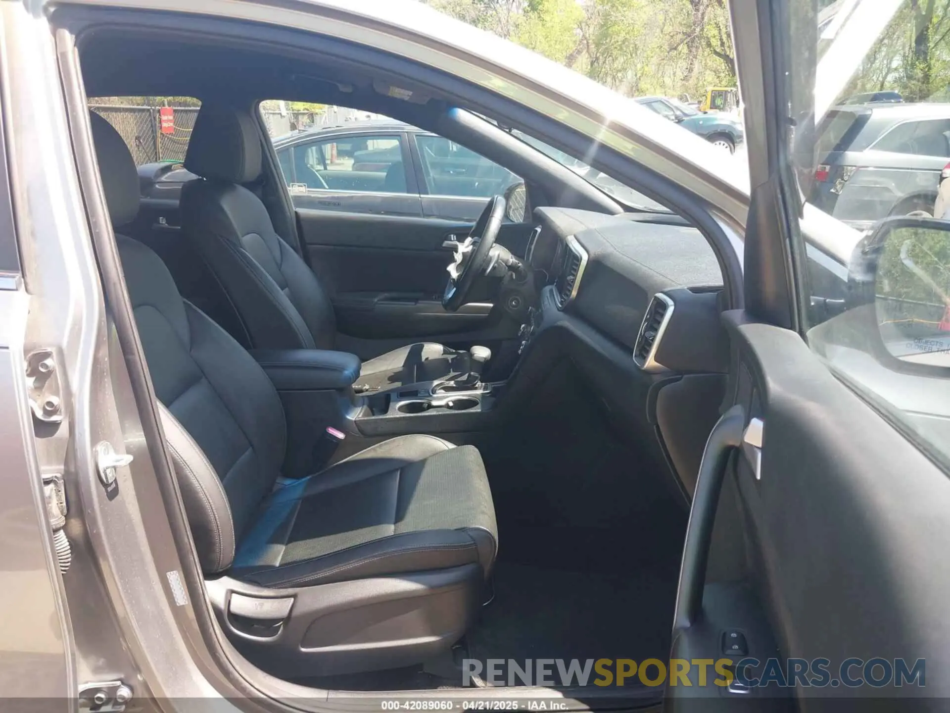 5 fotografías del automóvil dañado KNDP63AC8L7789078 KIA SPORTAGE 2020