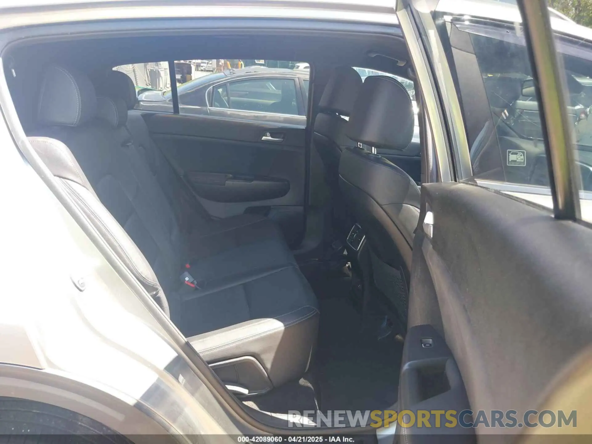 8 fotografías del automóvil dañado KNDP63AC8L7789078 KIA SPORTAGE 2020