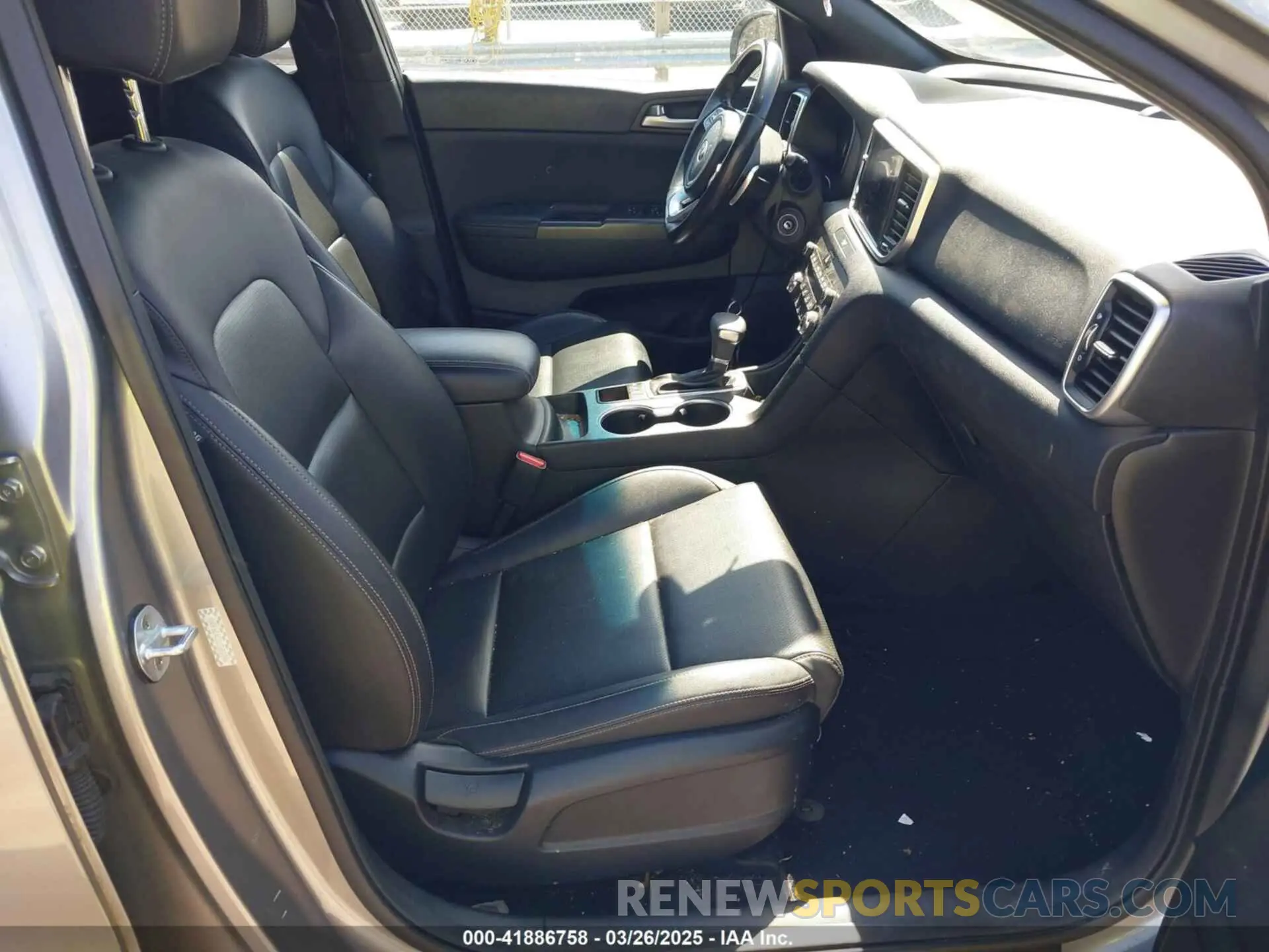 5 fotografías del automóvil dañado KNDP6CAC2L7663346 KIA SPORTAGE 2020
