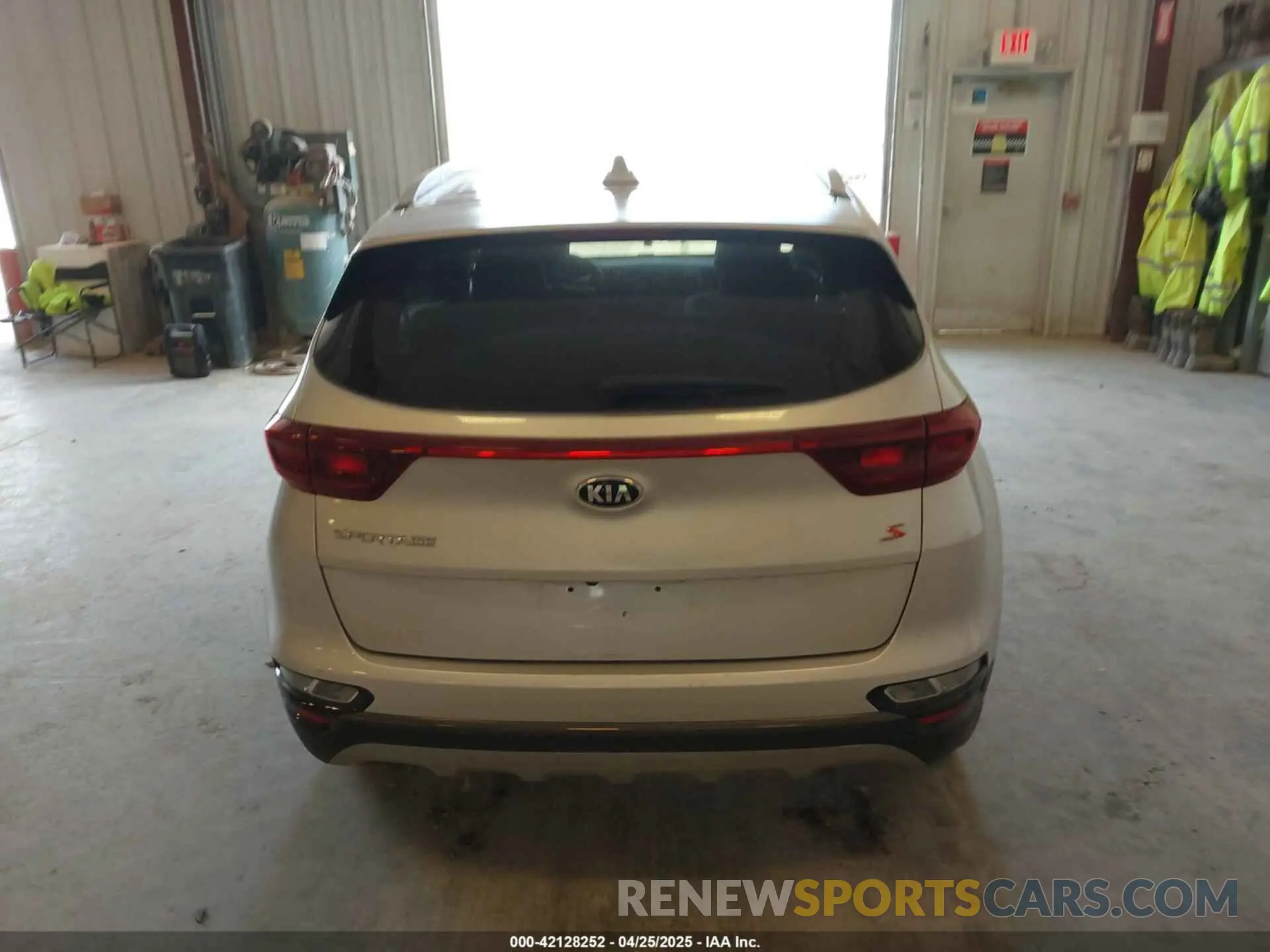 16 fotografías del automóvil dañado KNDP6CAC3L7813464 KIA SPORTAGE 2020