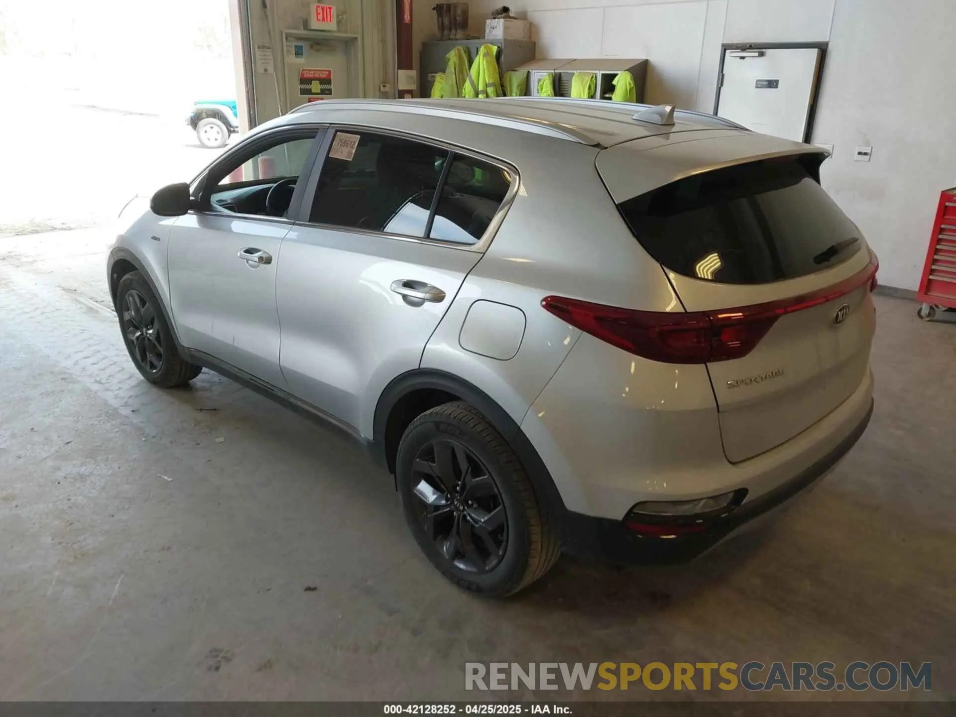 3 fotografías del automóvil dañado KNDP6CAC3L7813464 KIA SPORTAGE 2020