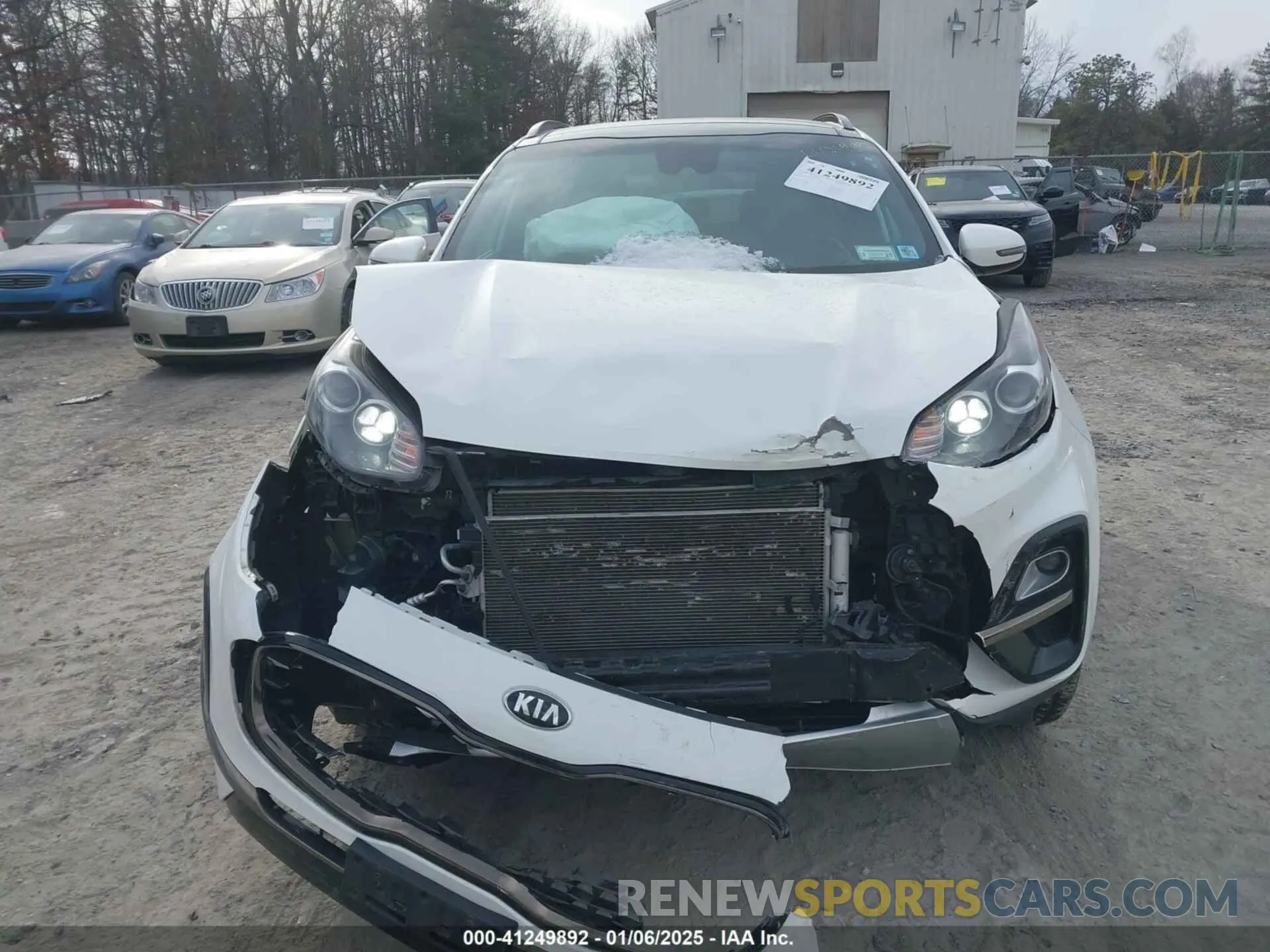 12 fotografías del automóvil dañado KNDP6CAC8L7757800 KIA SPORTAGE 2020