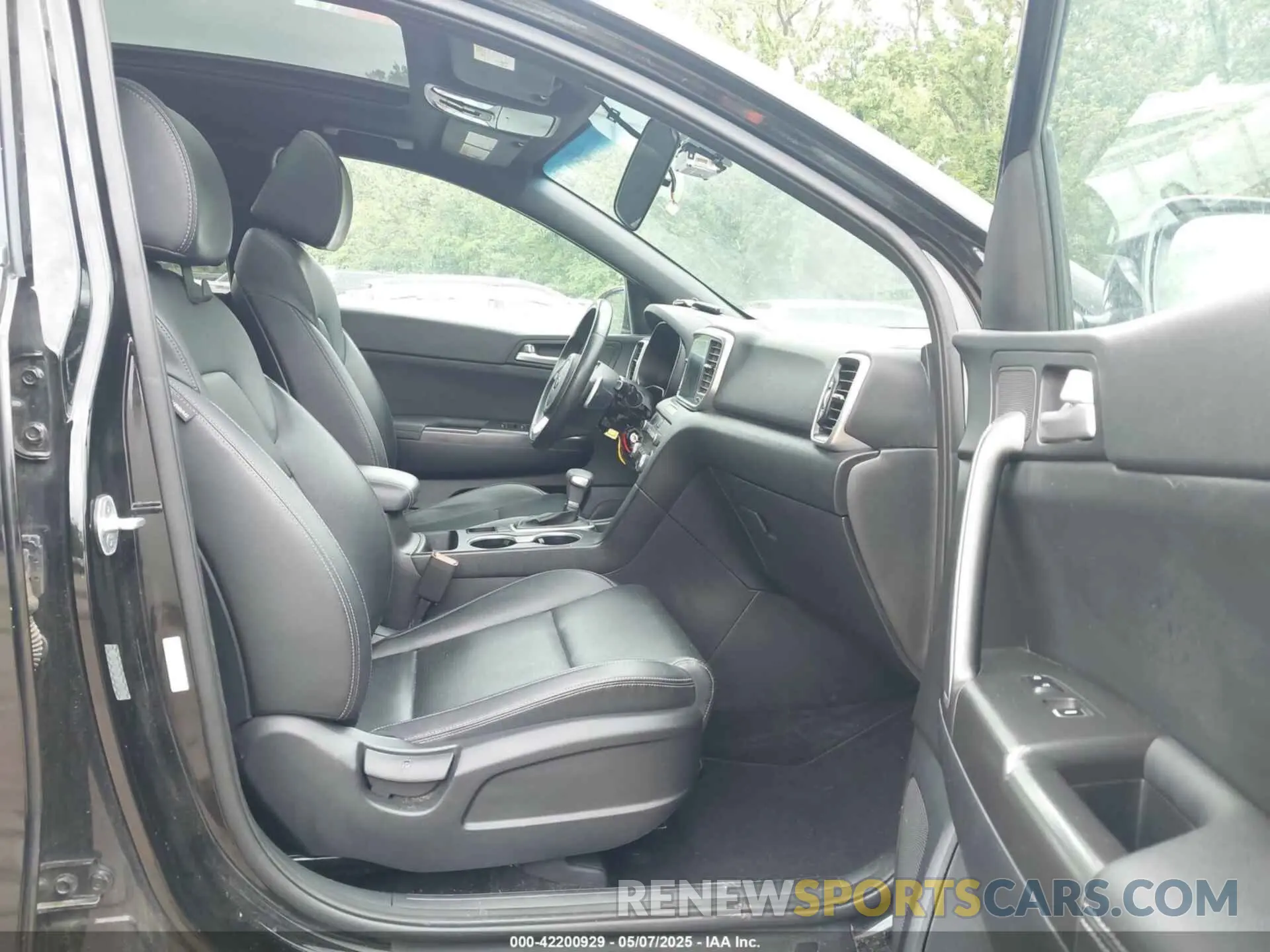 5 fotografías del automóvil dañado KNDP6CAC8L7762897 KIA SPORTAGE 2020