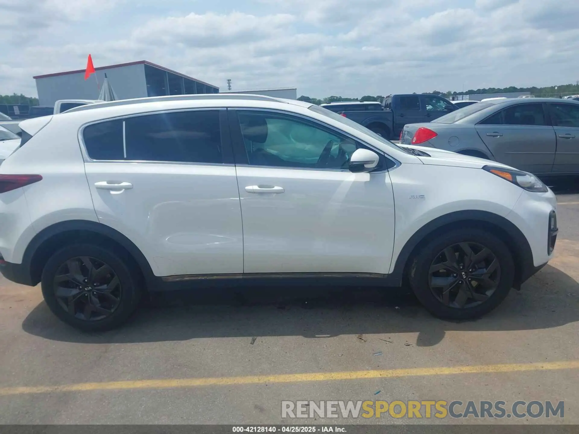 13 fotografías del automóvil dañado KNDP6CAC9L7725051 KIA SPORTAGE 2020