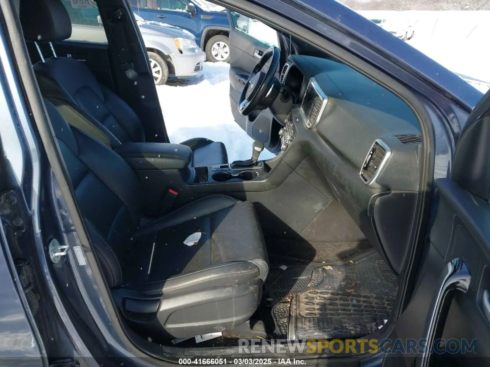 5 fotografías del automóvil dañado KNDP6CAC9L7746756 KIA SPORTAGE 2020
