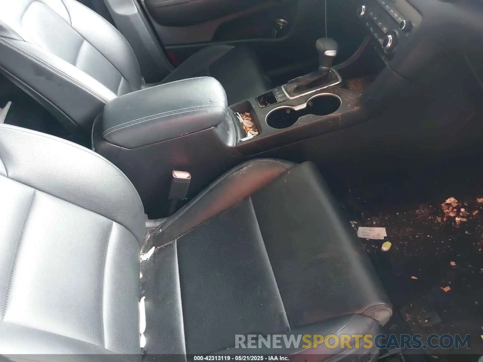 5 fotografías del automóvil dañado KNDP6CAC9L7767946 KIA SPORTAGE 2020