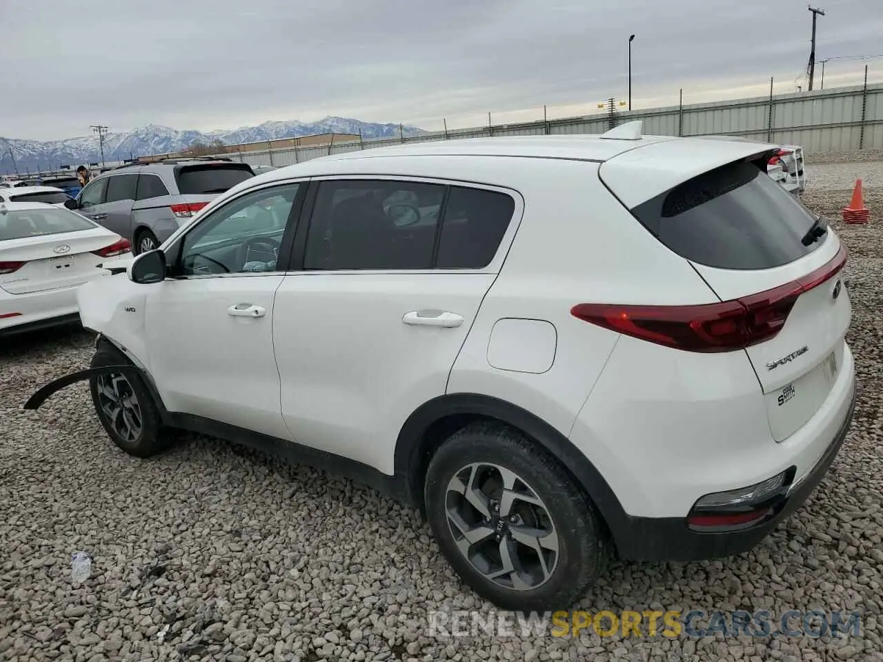 2 fotografías del automóvil dañado KNDPMCAC1L7687398 KIA SPORTAGE 2020