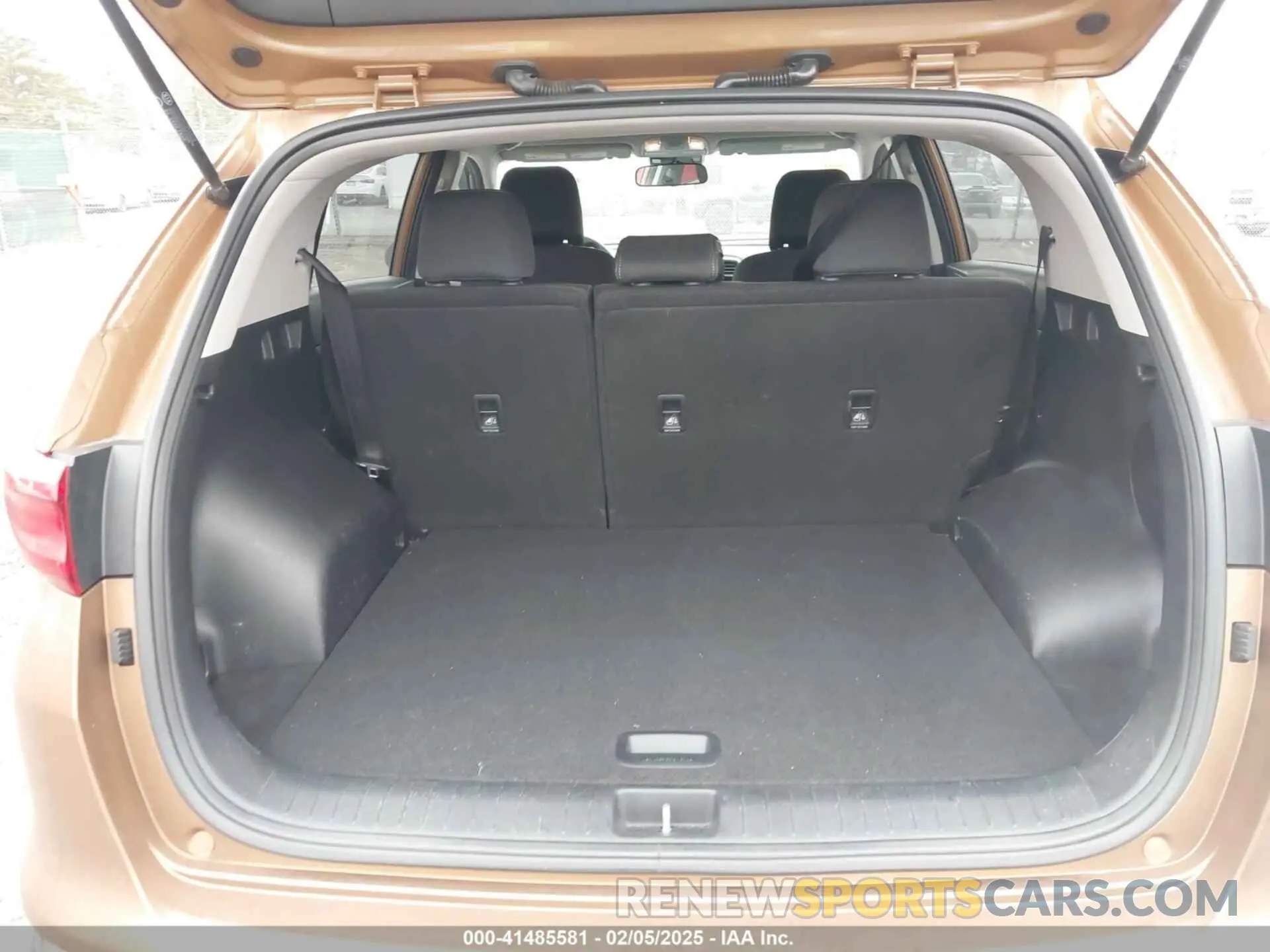17 fotografías del automóvil dañado KNDPMCAC1L7807586 KIA SPORTAGE 2020