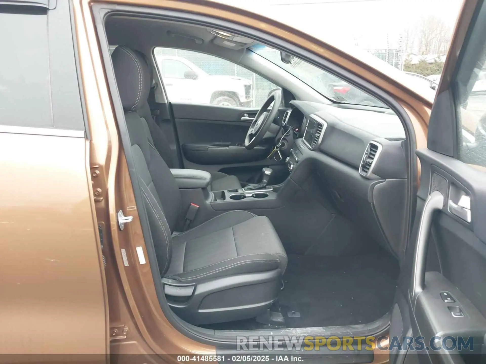 5 fotografías del automóvil dañado KNDPMCAC1L7807586 KIA SPORTAGE 2020