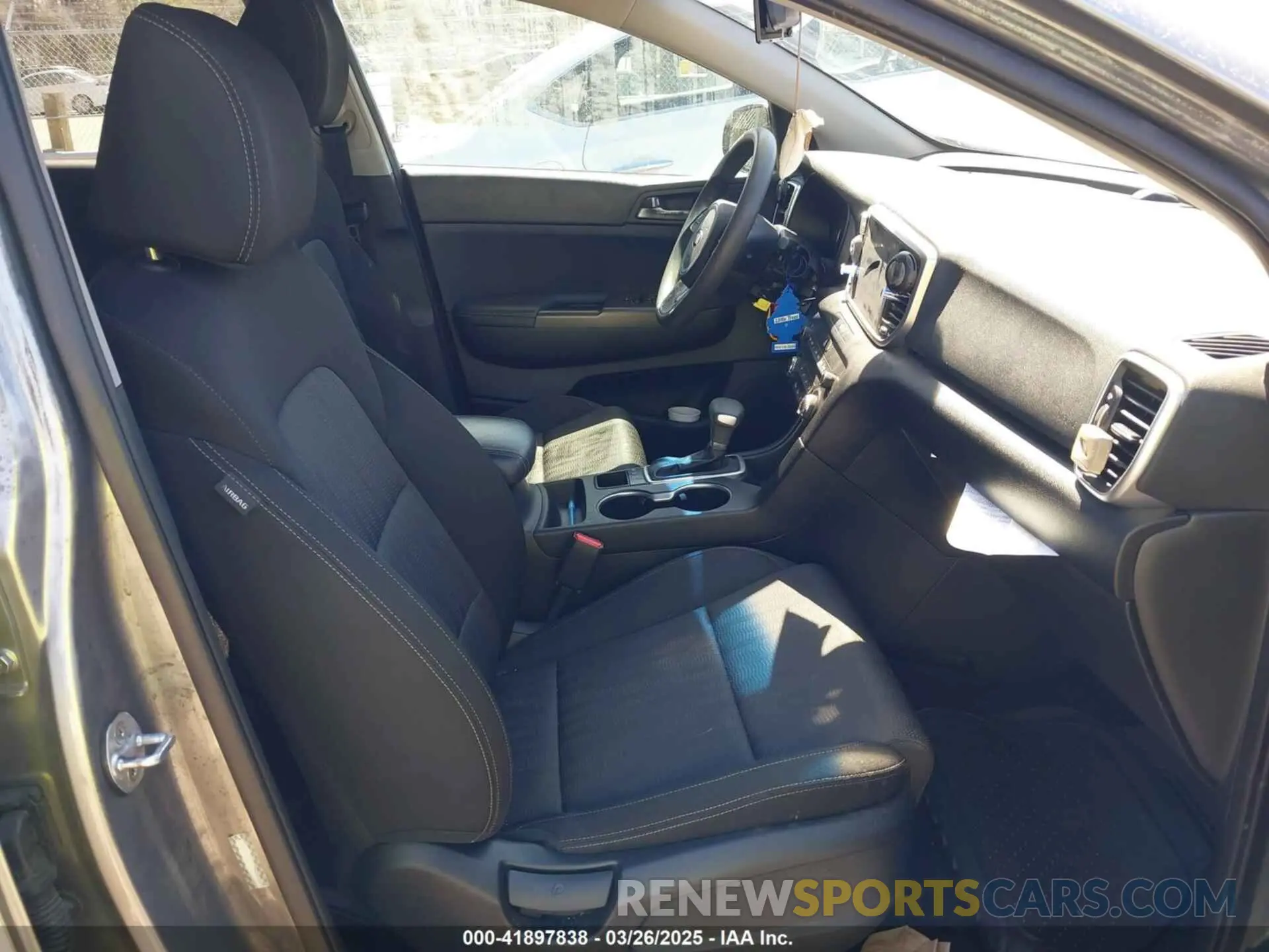 3 fotografías del automóvil dañado KNDPMCAC1L7839423 KIA SPORTAGE 2020