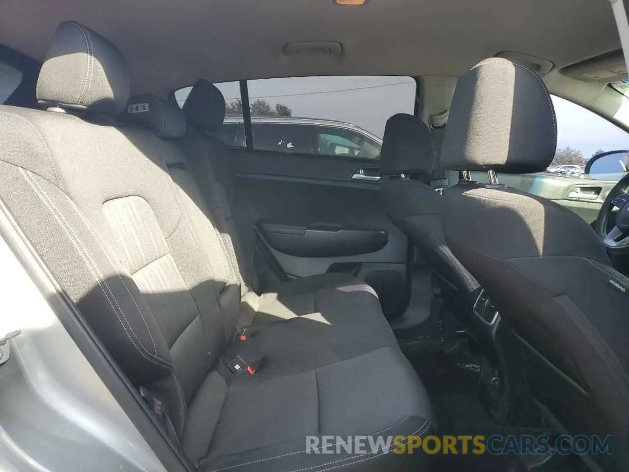 12 fotografías del automóvil dañado KNDPMCAC2L7643944 KIA SPORTAGE 2020