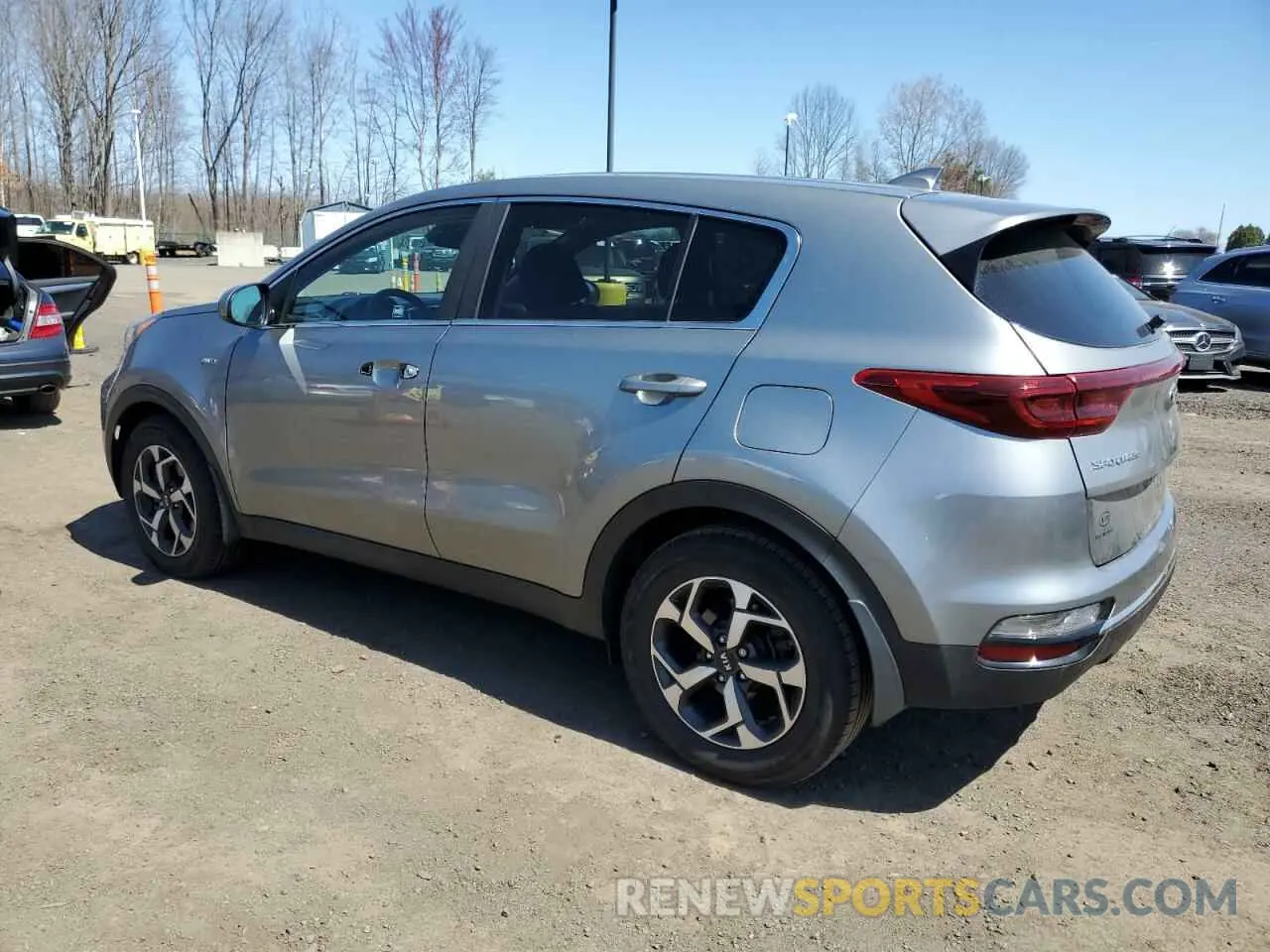 2 fotografías del automóvil dañado KNDPMCAC2L7771035 KIA SPORTAGE 2020