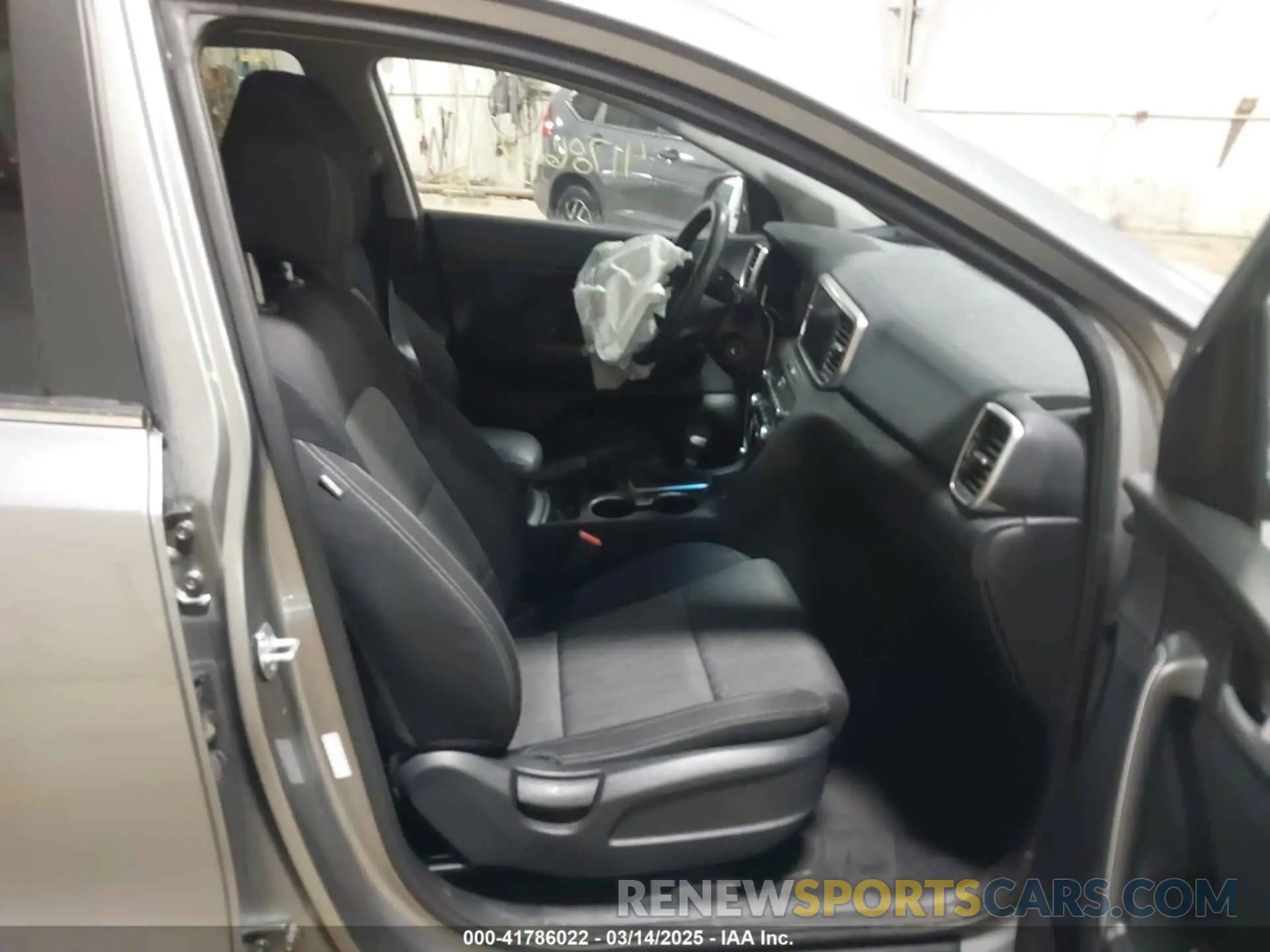 5 fotografías del automóvil dañado KNDPMCAC3L7706016 KIA SPORTAGE 2020