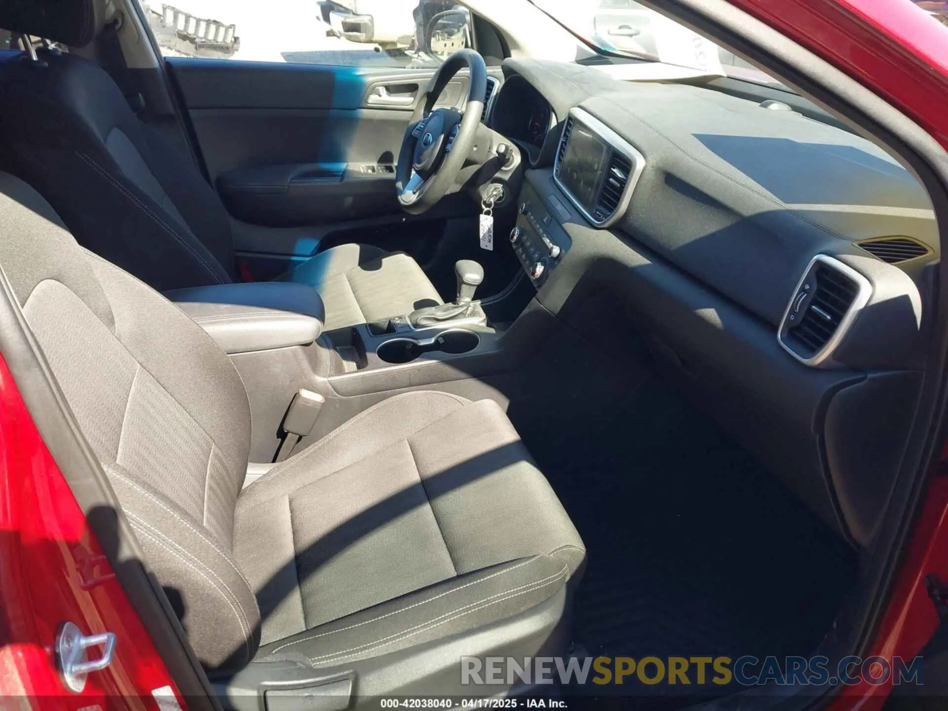 5 fotografías del automóvil dañado KNDPMCAC4L7667162 KIA SPORTAGE 2020