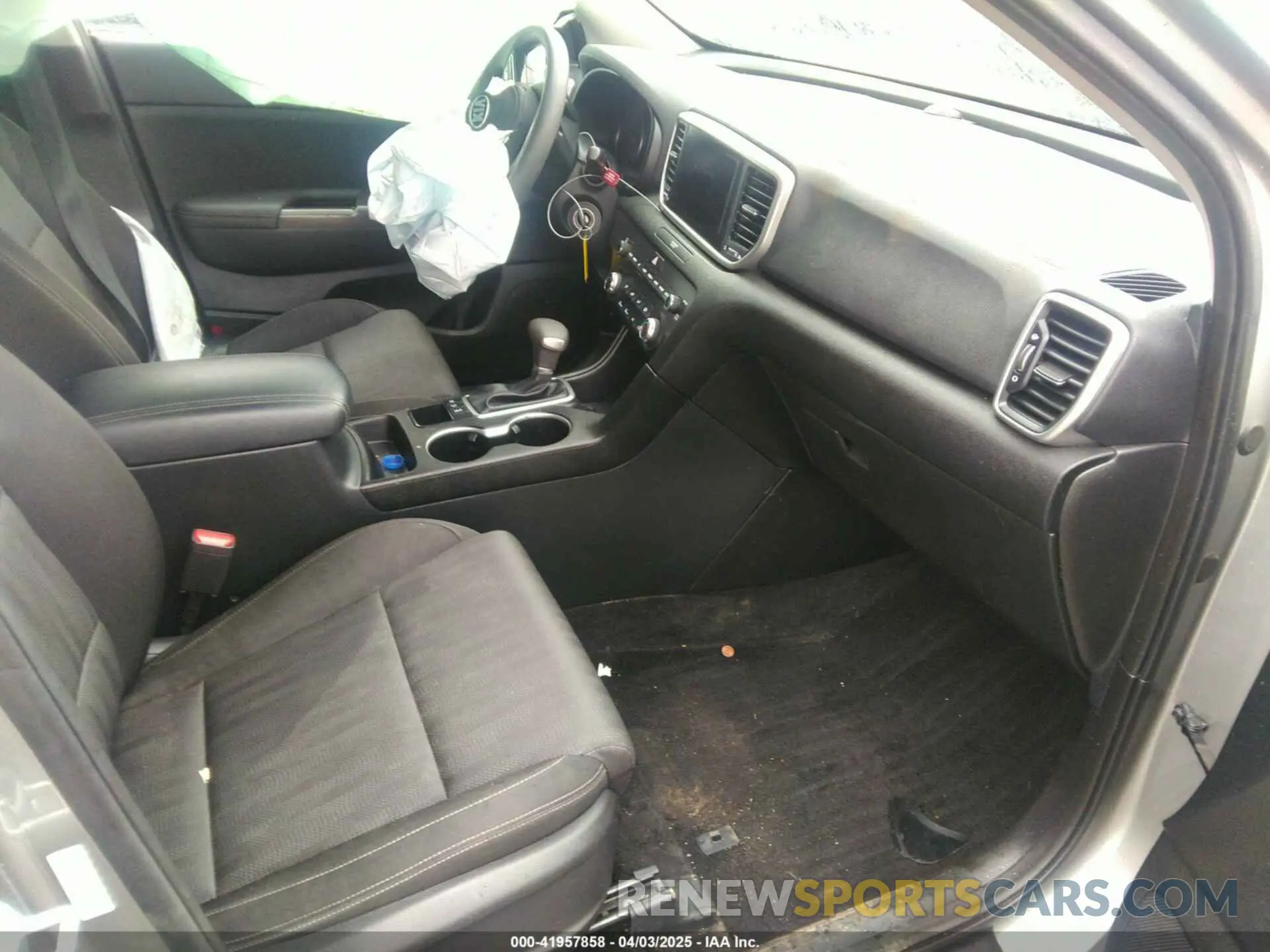 5 fotografías del automóvil dañado KNDPMCAC4L7751398 KIA SPORTAGE 2020