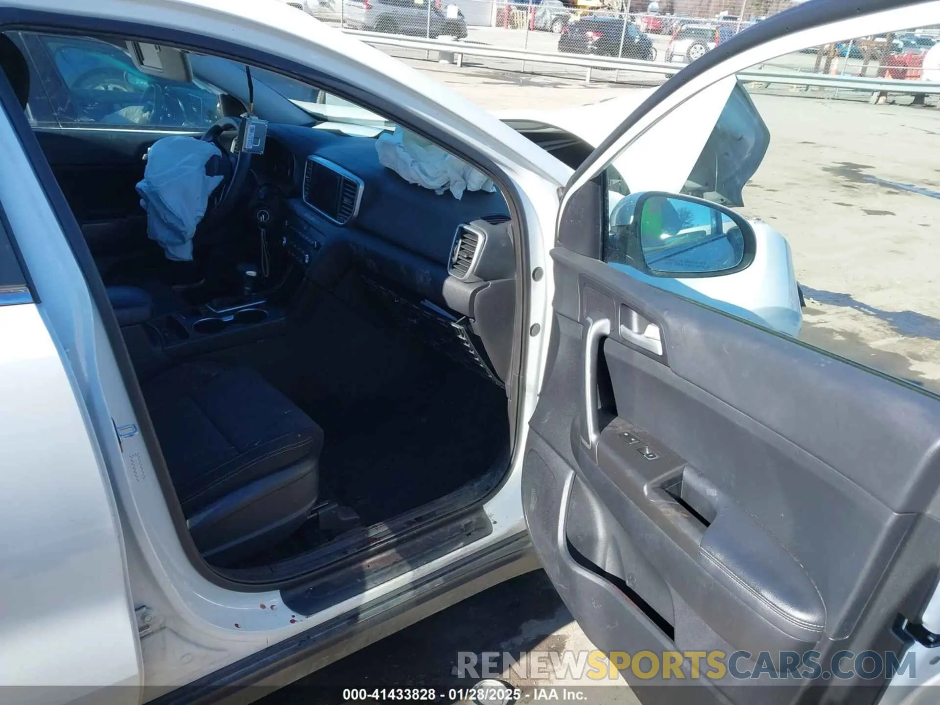 5 fotografías del automóvil dañado KNDPMCAC4L7792355 KIA SPORTAGE 2020