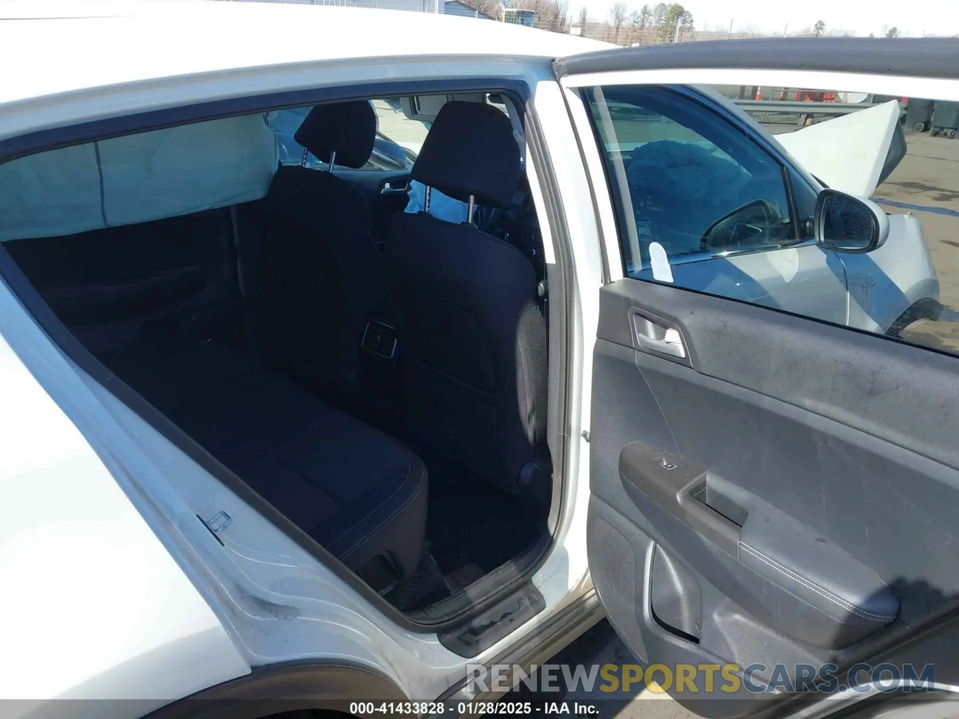 8 fotografías del automóvil dañado KNDPMCAC4L7792355 KIA SPORTAGE 2020