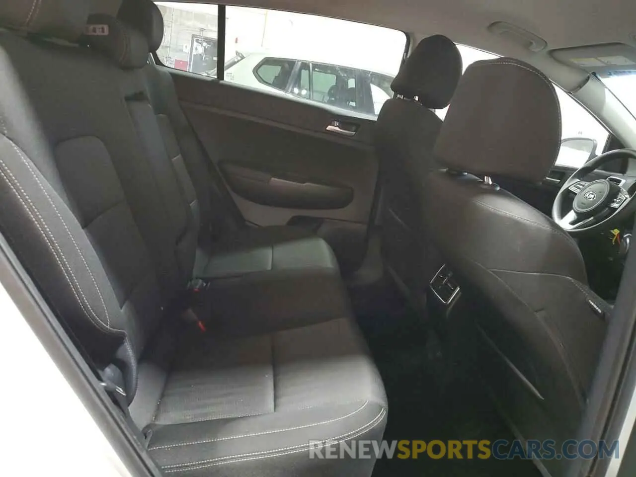 11 fotografías del automóvil dañado KNDPMCAC6L7640626 KIA SPORTAGE 2020