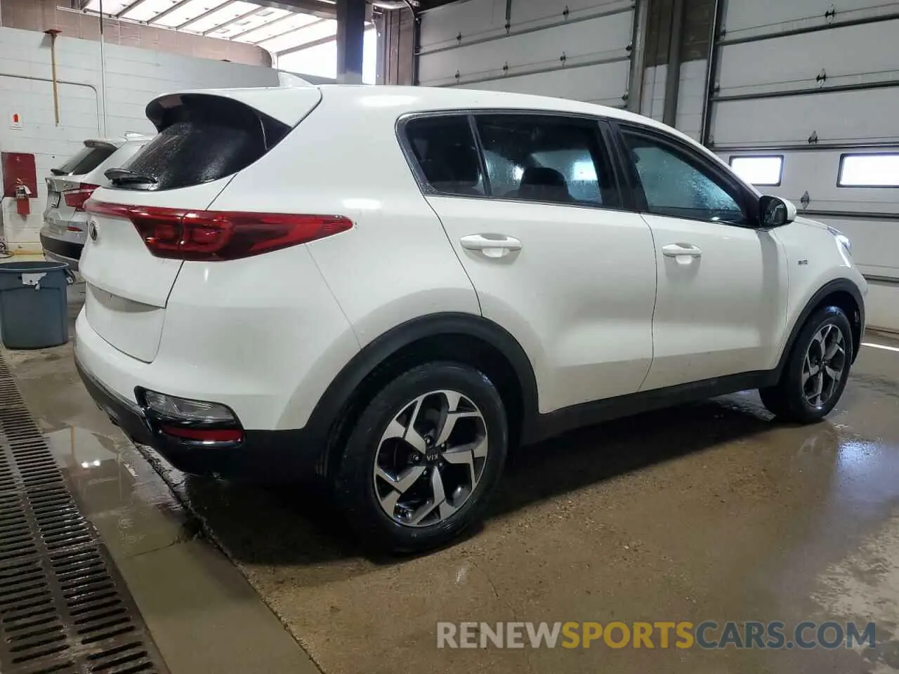 3 fotografías del automóvil dañado KNDPMCAC6L7640626 KIA SPORTAGE 2020