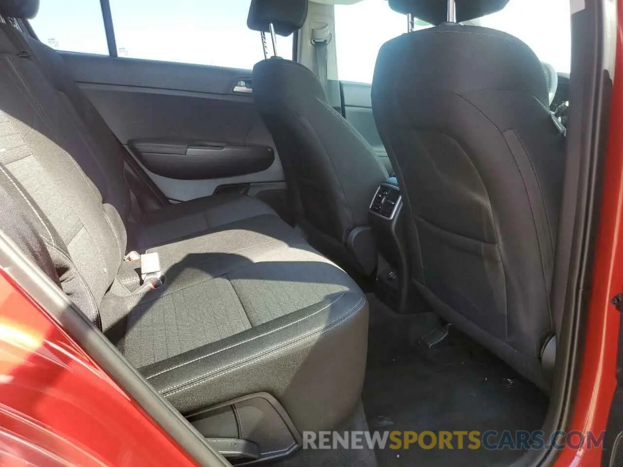 11 fotografías del automóvil dañado KNDPMCAC6L7750849 KIA SPORTAGE 2020