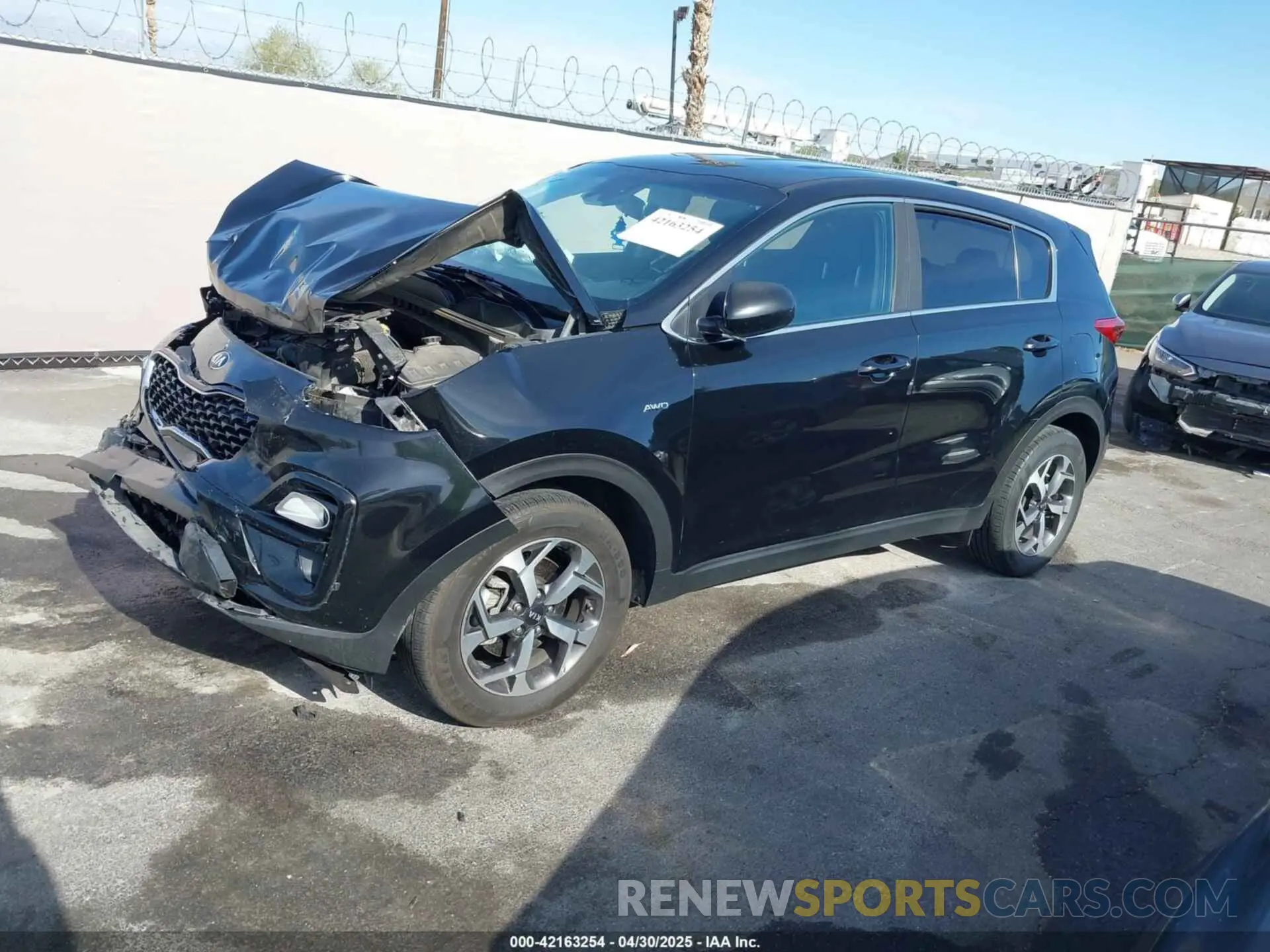 2 fotografías del automóvil dañado KNDPMCAC9L7747542 KIA SPORTAGE 2020