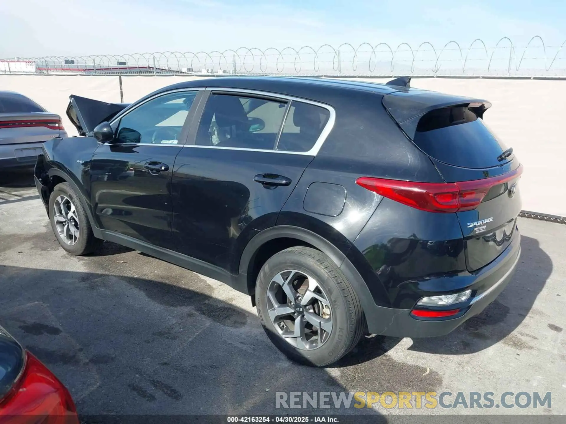 3 fotografías del automóvil dañado KNDPMCAC9L7747542 KIA SPORTAGE 2020