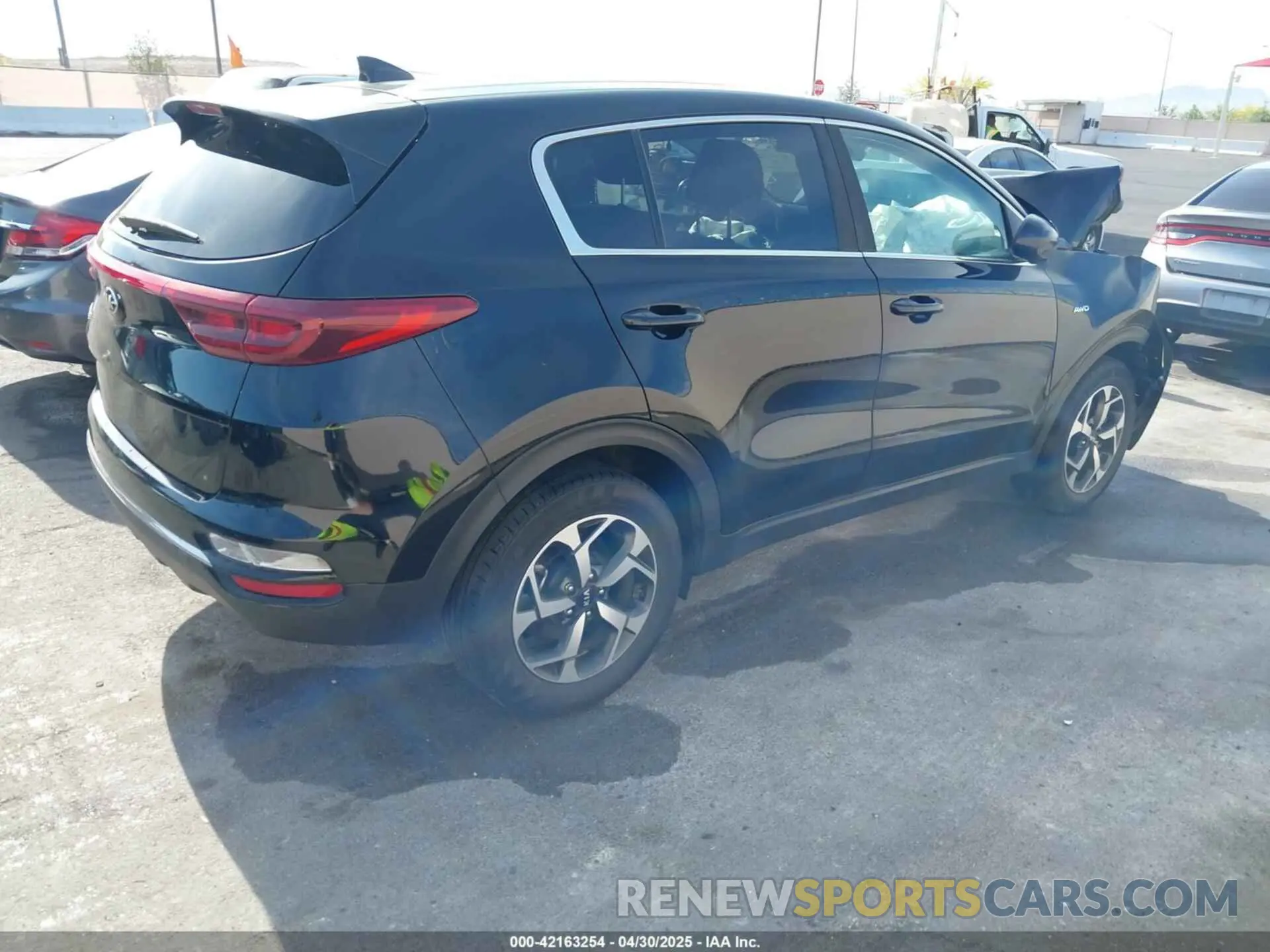 4 fotografías del automóvil dañado KNDPMCAC9L7747542 KIA SPORTAGE 2020