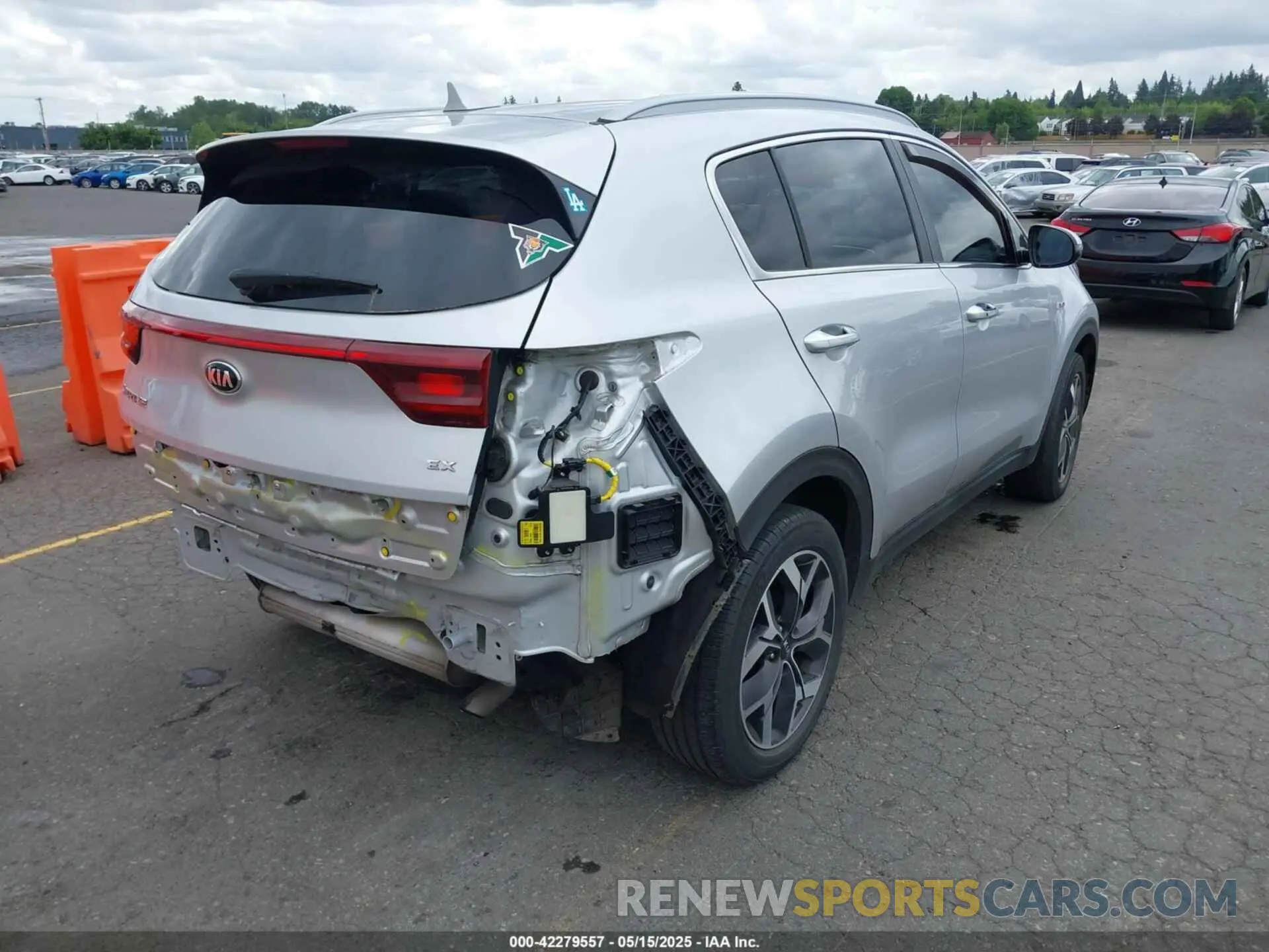 4 fotografías del automóvil dañado KNDPNCAC3L7698979 KIA SPORTAGE 2020