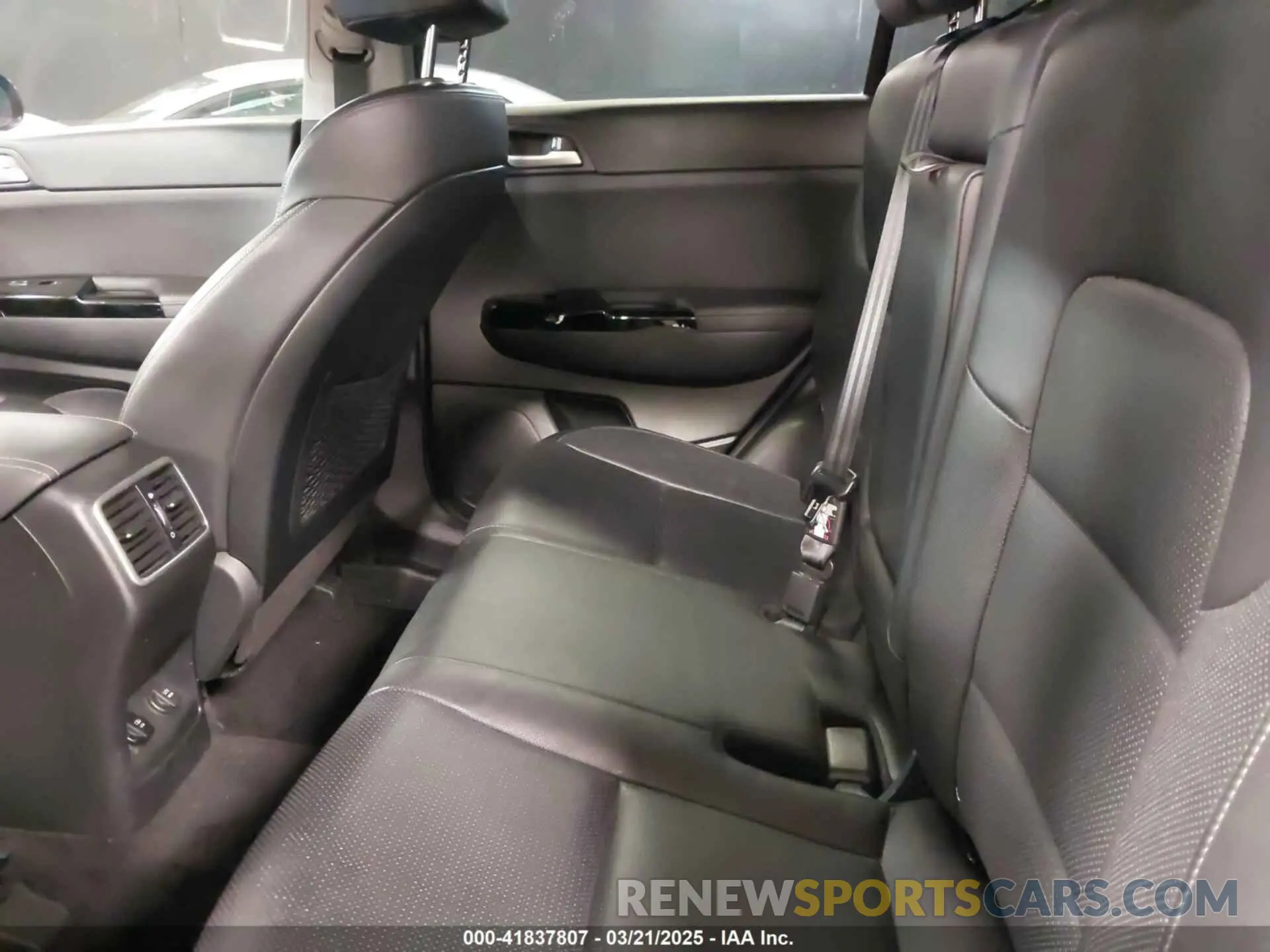 8 fotografías del automóvil dañado KNDPNCAC6L7696725 KIA SPORTAGE 2020