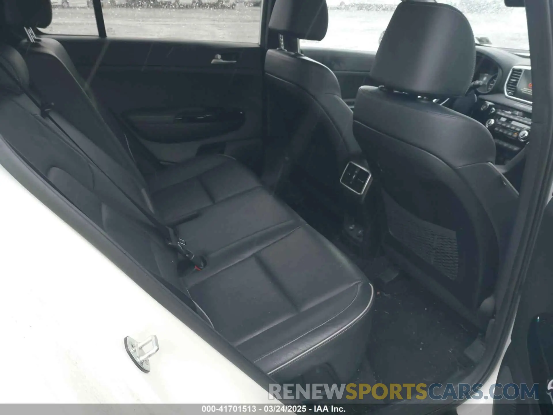 8 fotografías del automóvil dañado KNDPRCA60L7829607 KIA SPORTAGE 2020