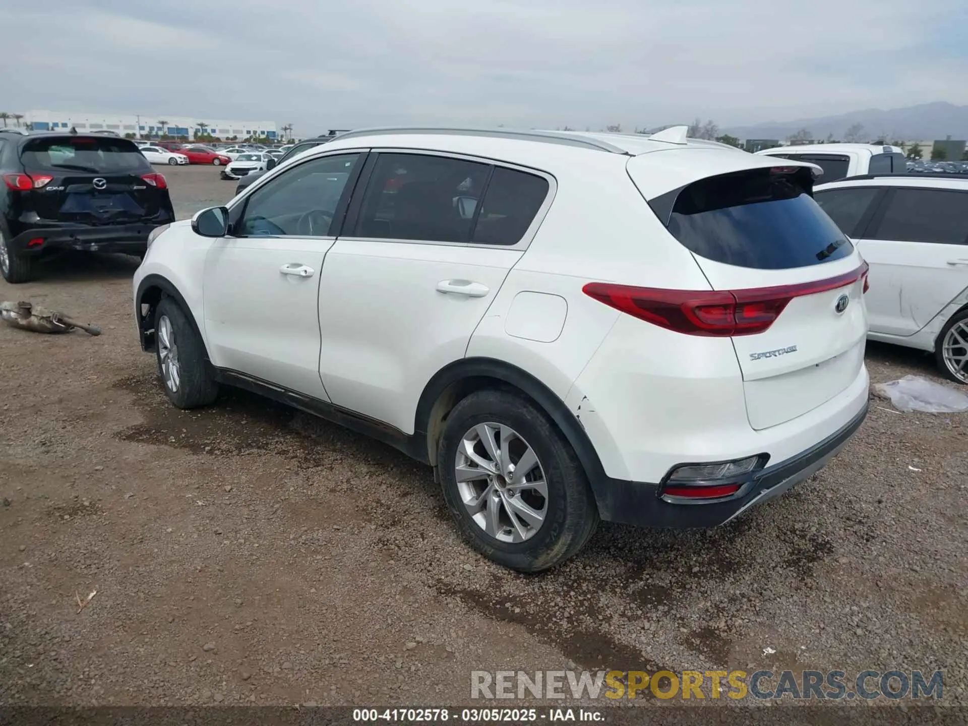 3 fotografías del automóvil dañado KNDP63AC2M7926839 KIA SPORTAGE 2021
