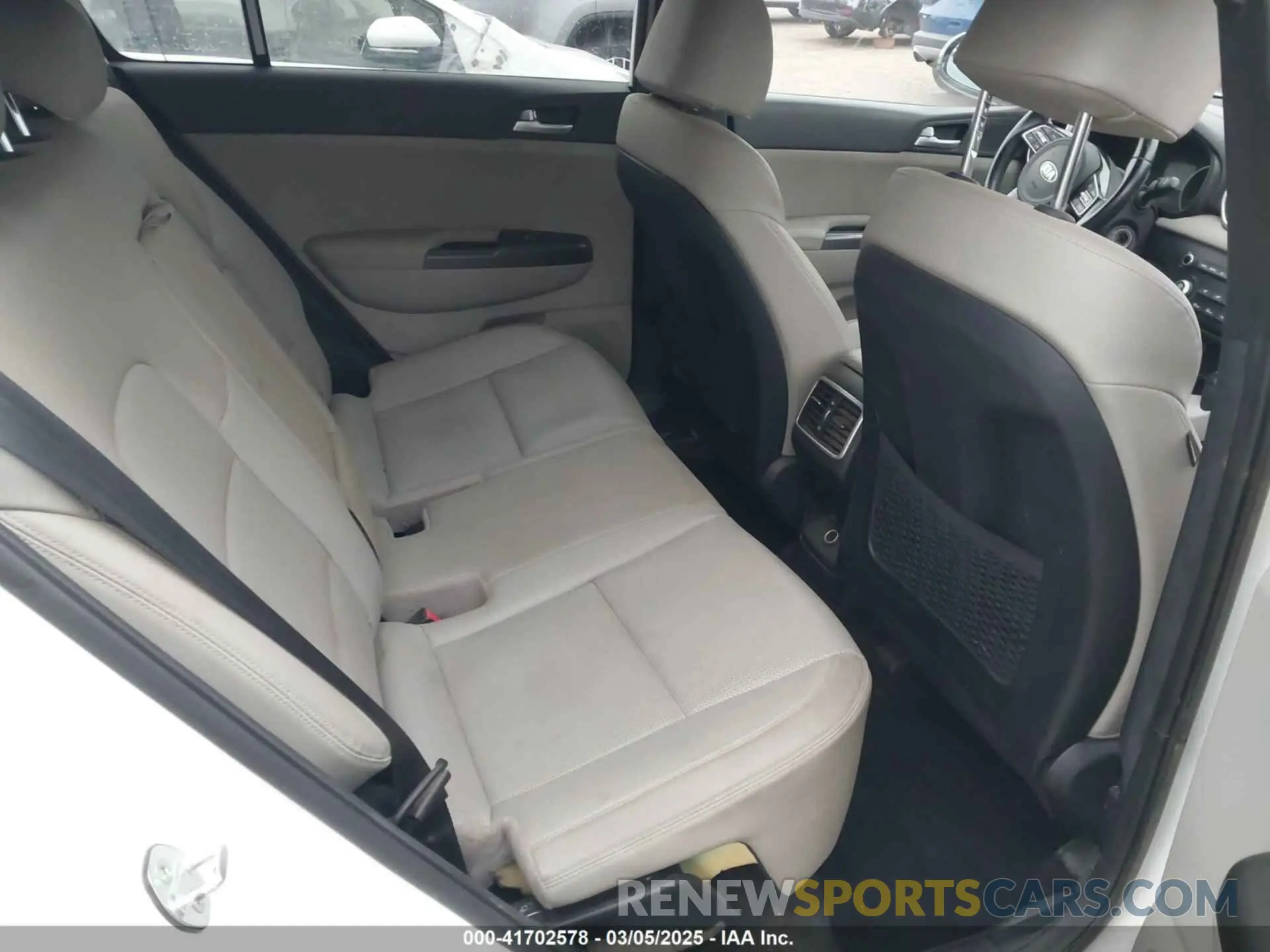 8 fotografías del automóvil dañado KNDP63AC2M7926839 KIA SPORTAGE 2021