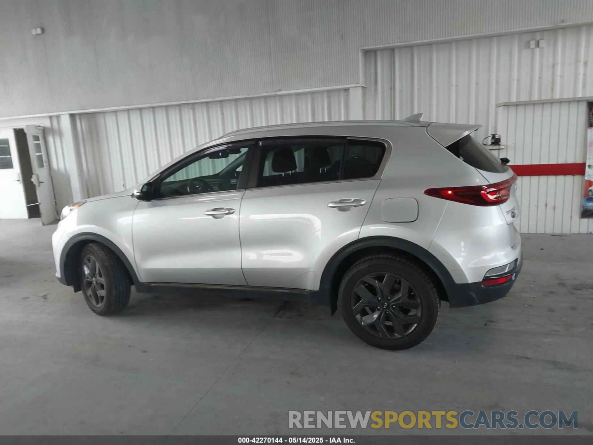 14 fotografías del automóvil dañado KNDP63AC3M7927658 KIA SPORTAGE 2021