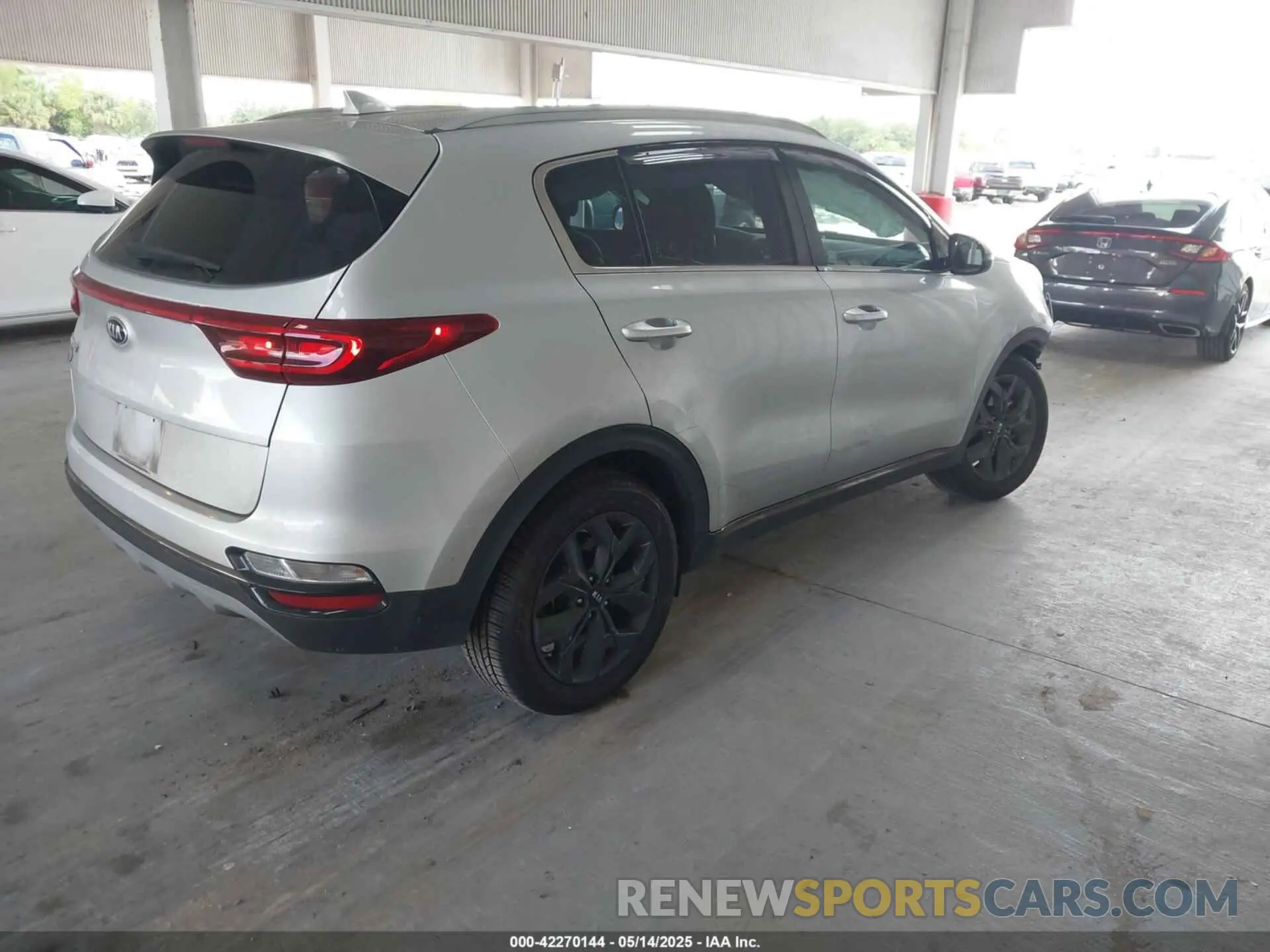4 fotografías del automóvil dañado KNDP63AC3M7927658 KIA SPORTAGE 2021