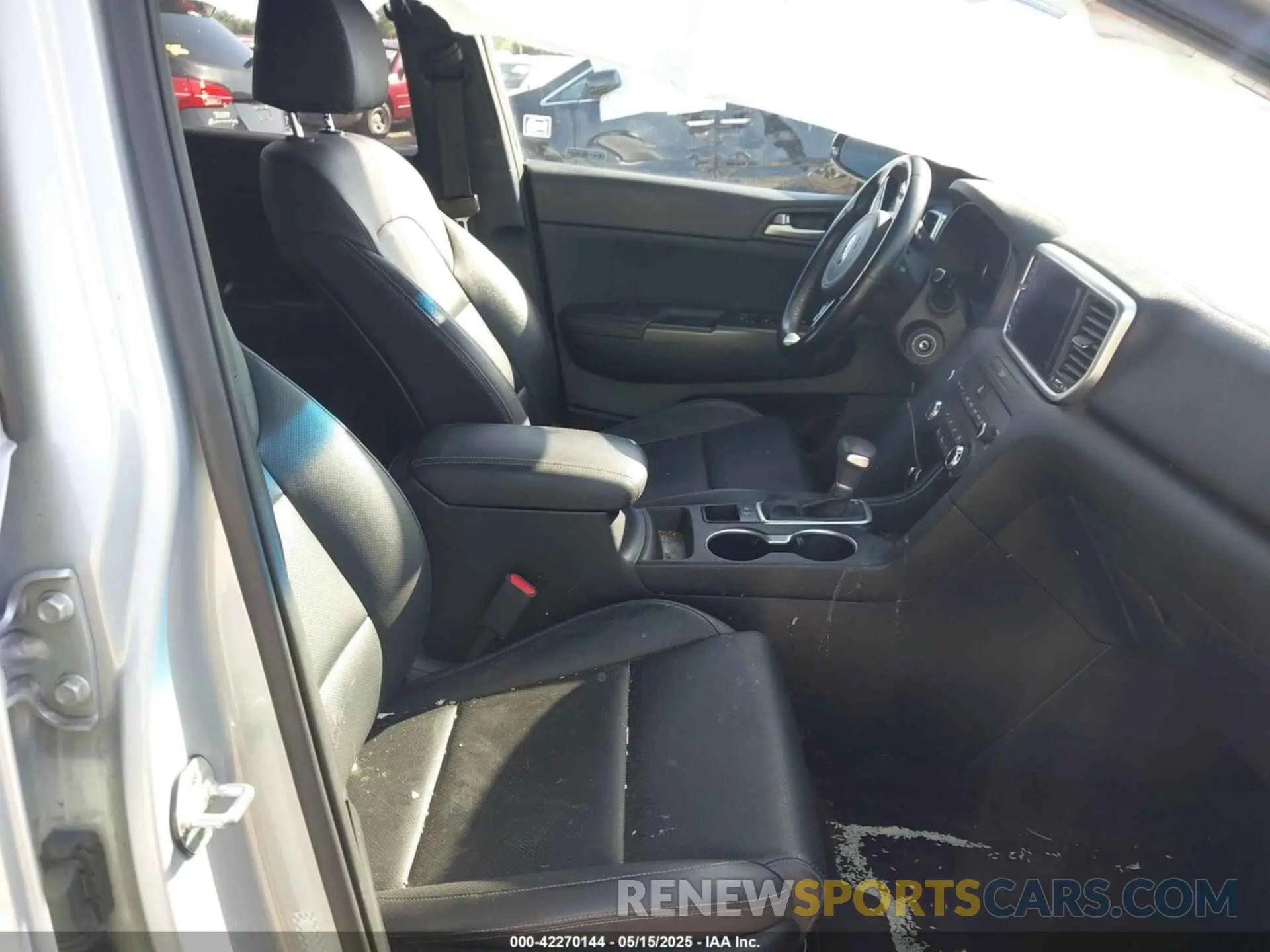 5 fotografías del automóvil dañado KNDP63AC3M7927658 KIA SPORTAGE 2021