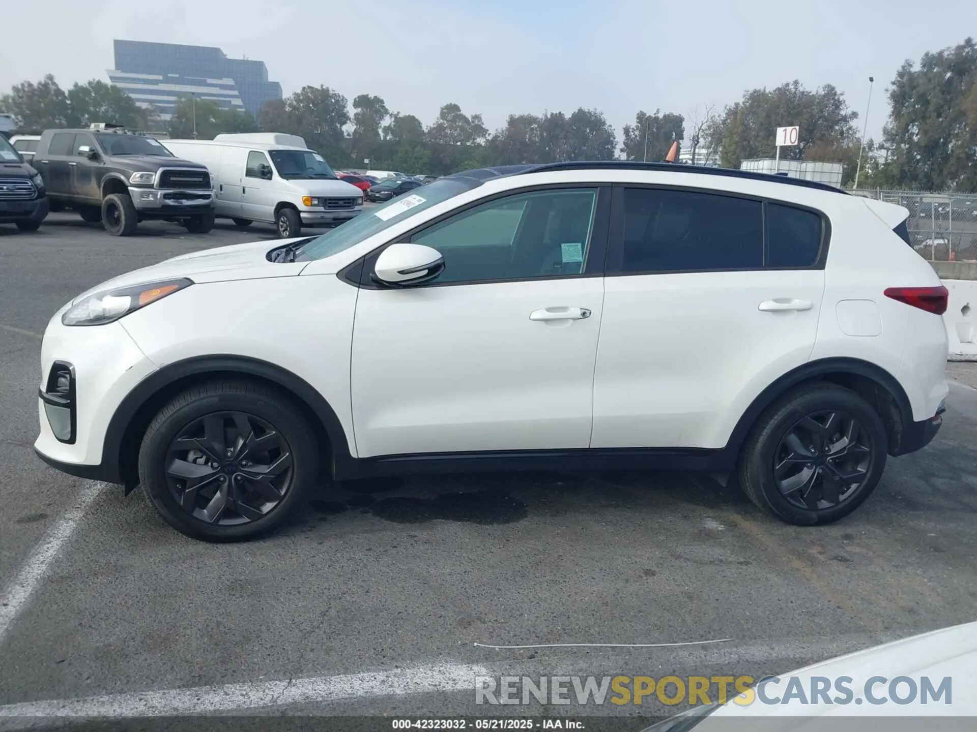 13 fotografías del automóvil dañado KNDP63AC9M7891166 KIA SPORTAGE 2021