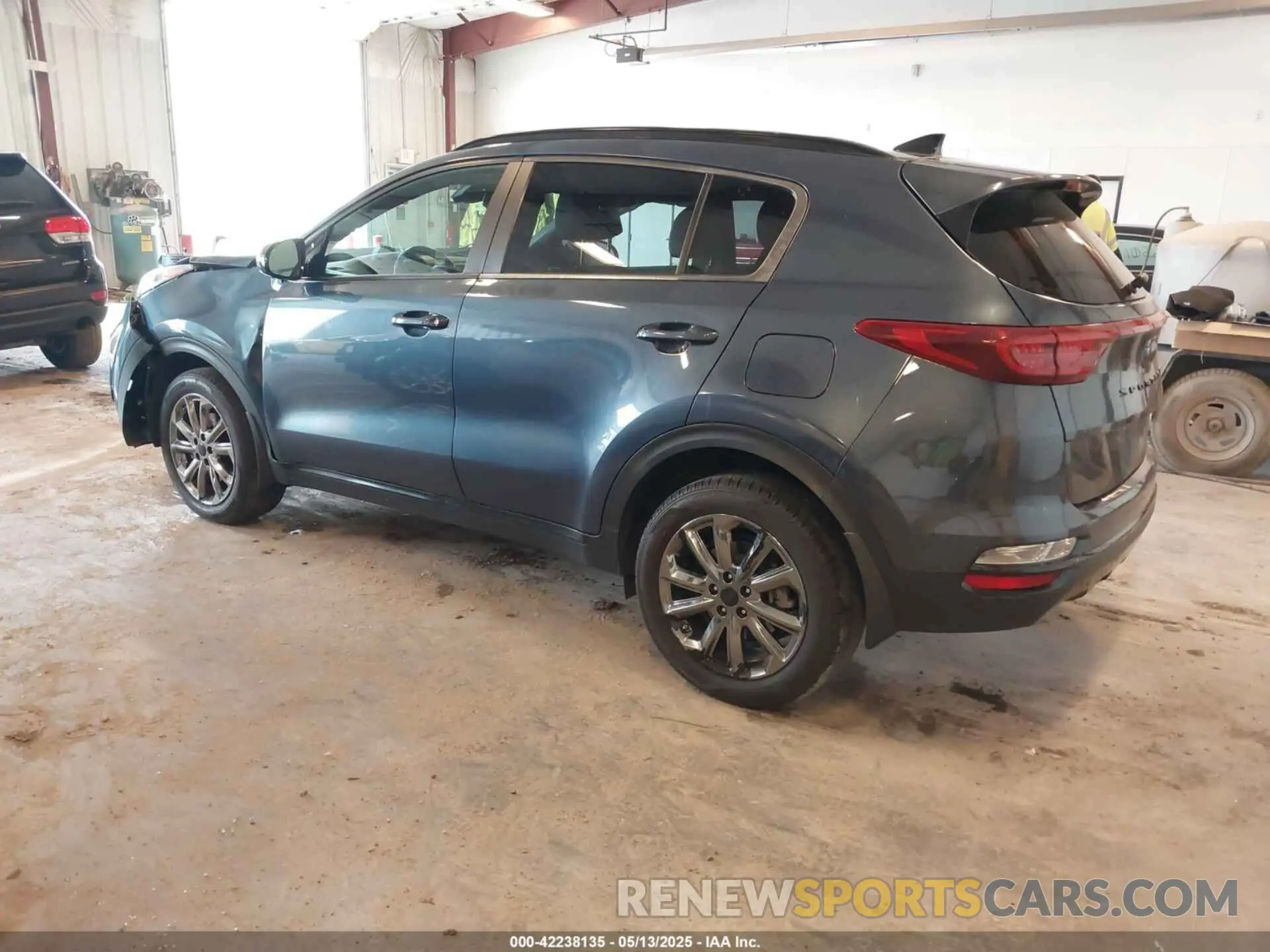 3 fotografías del automóvil dañado KNDP6CAC1M7867184 KIA SPORTAGE 2021